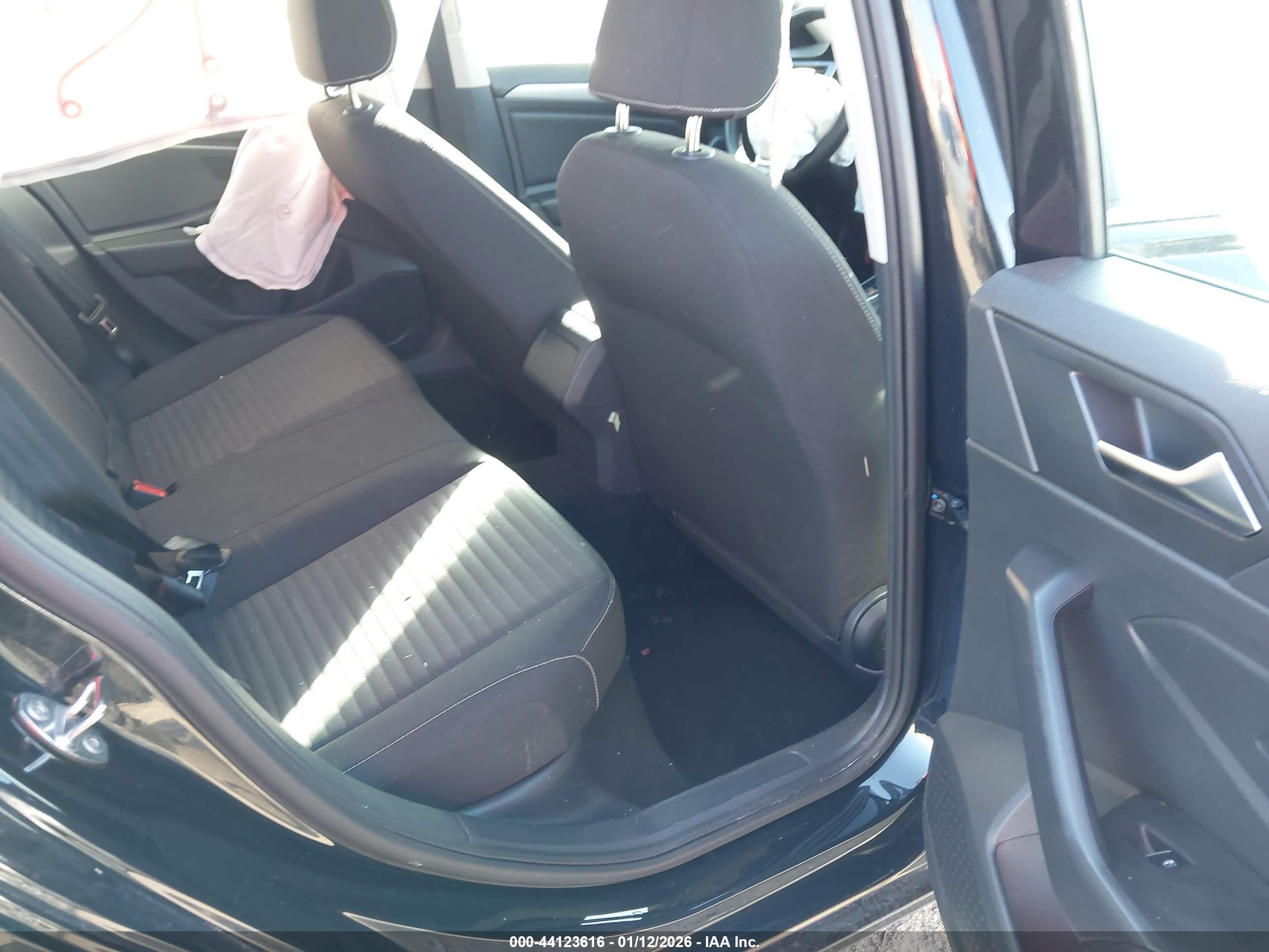 VOLKSWAGEN JETTA image 8