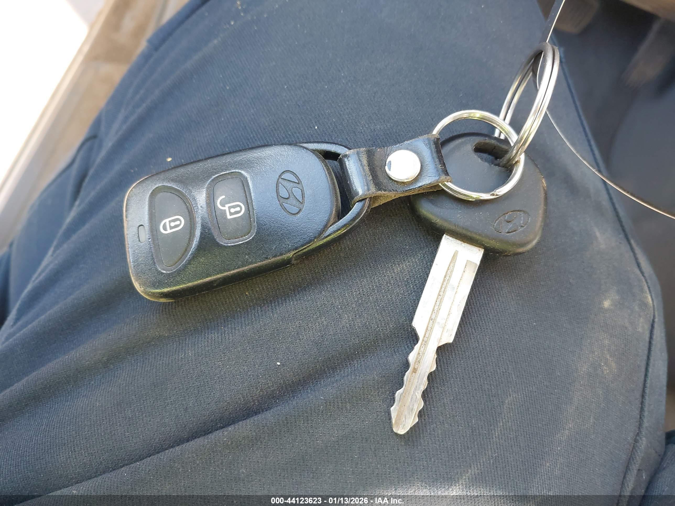 HYUNDAI TUCSON image 11