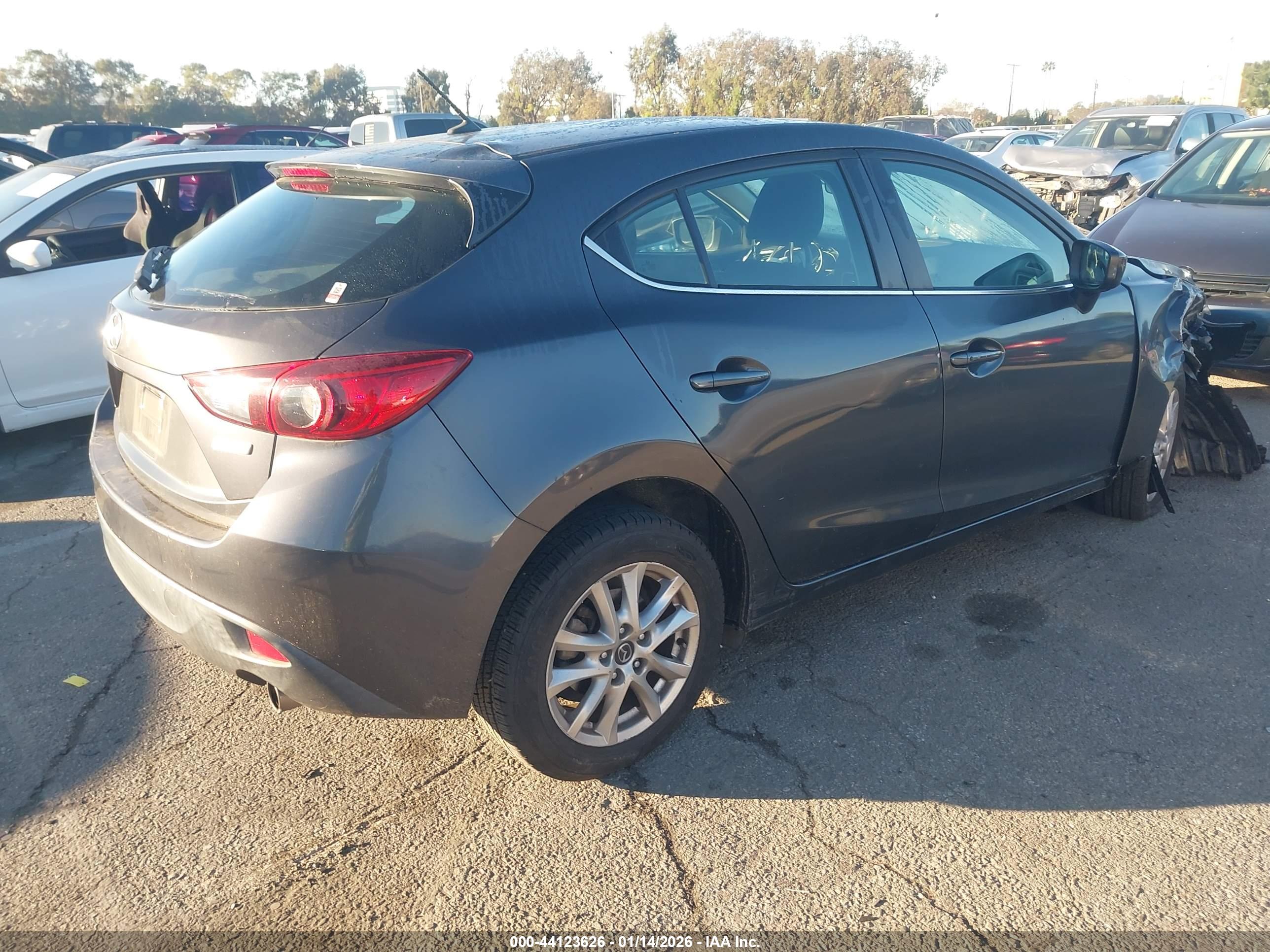 MAZDA MAZDA3 image 4