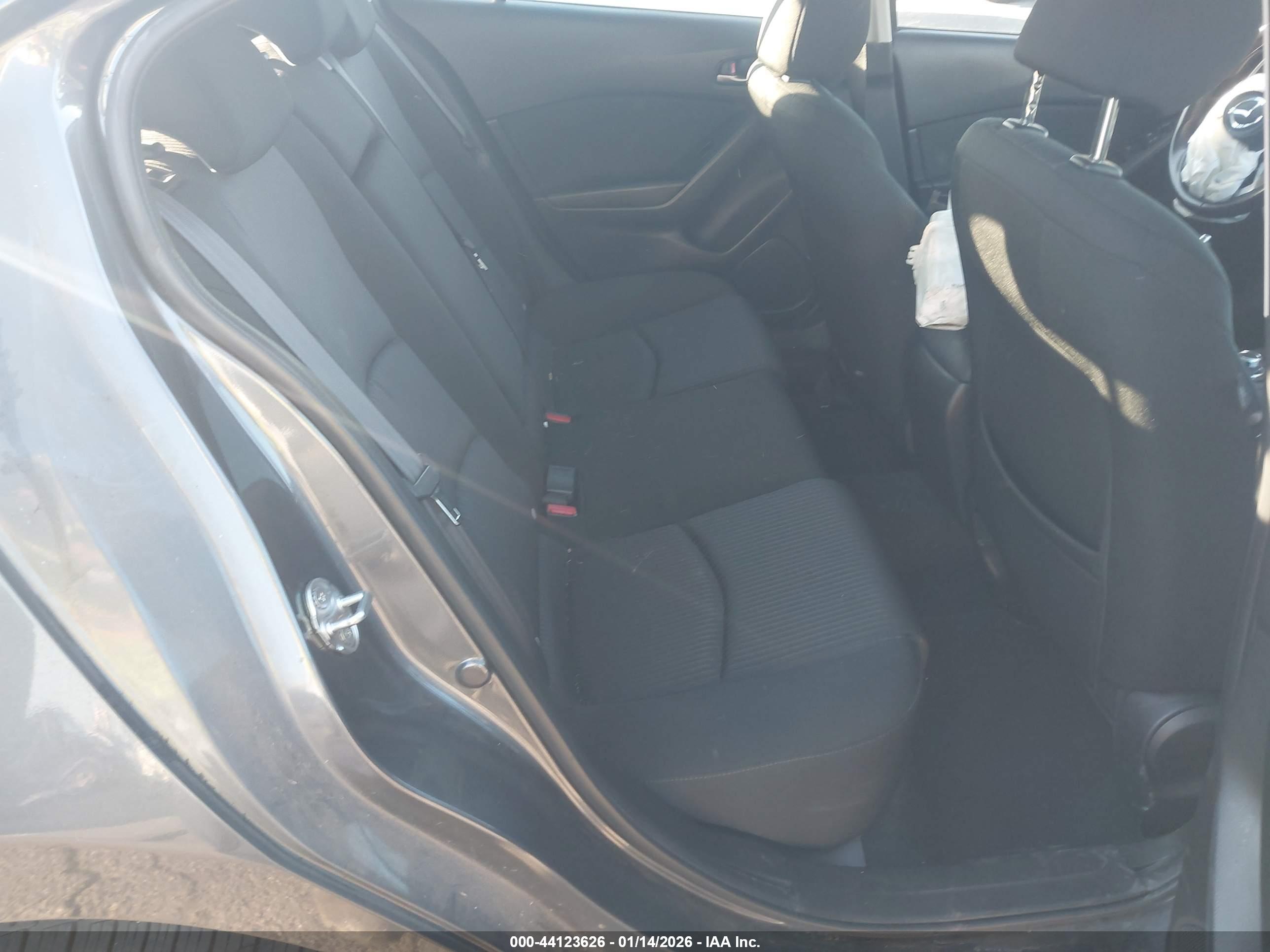 MAZDA MAZDA3 image 8