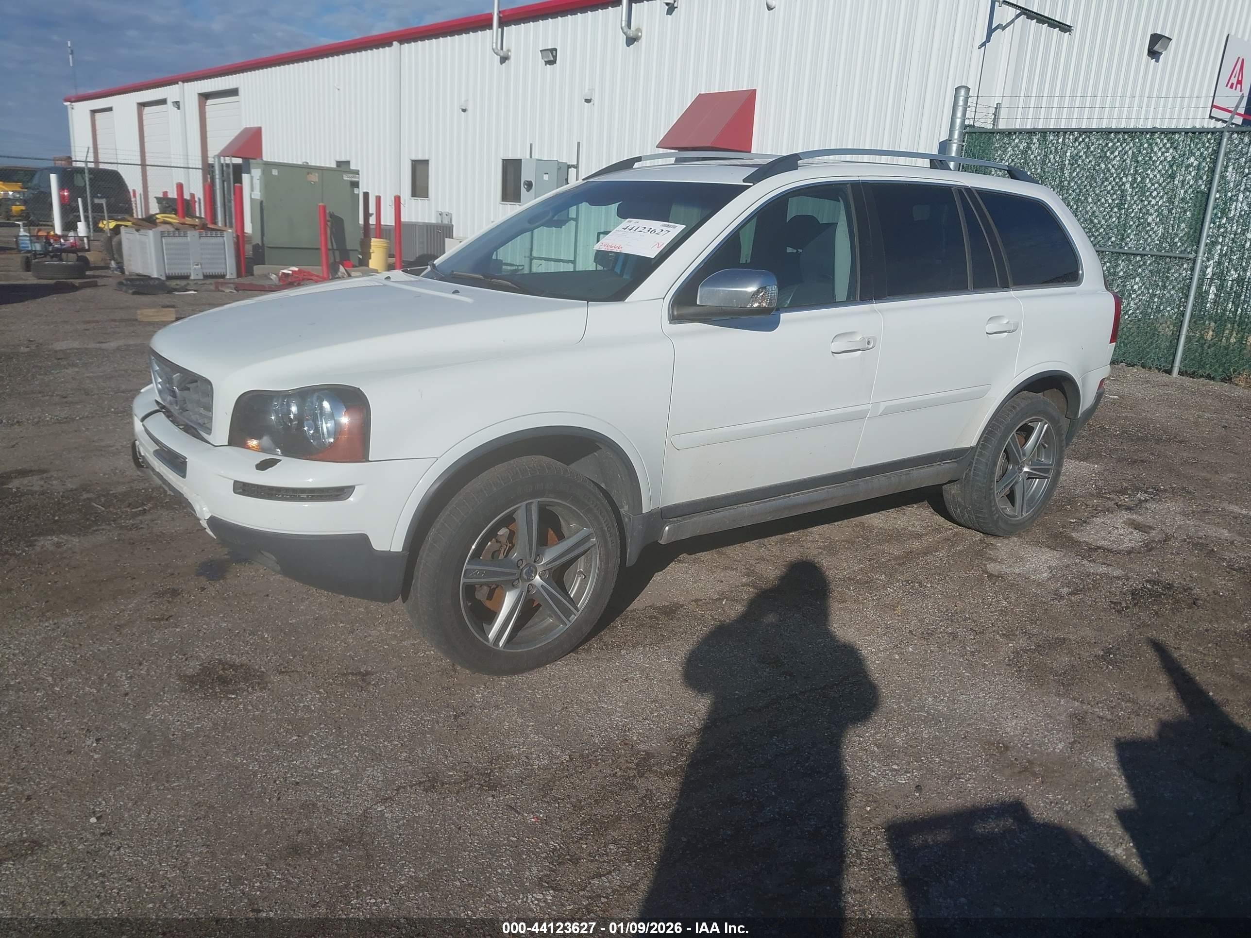 VOLVO XC90 image 2