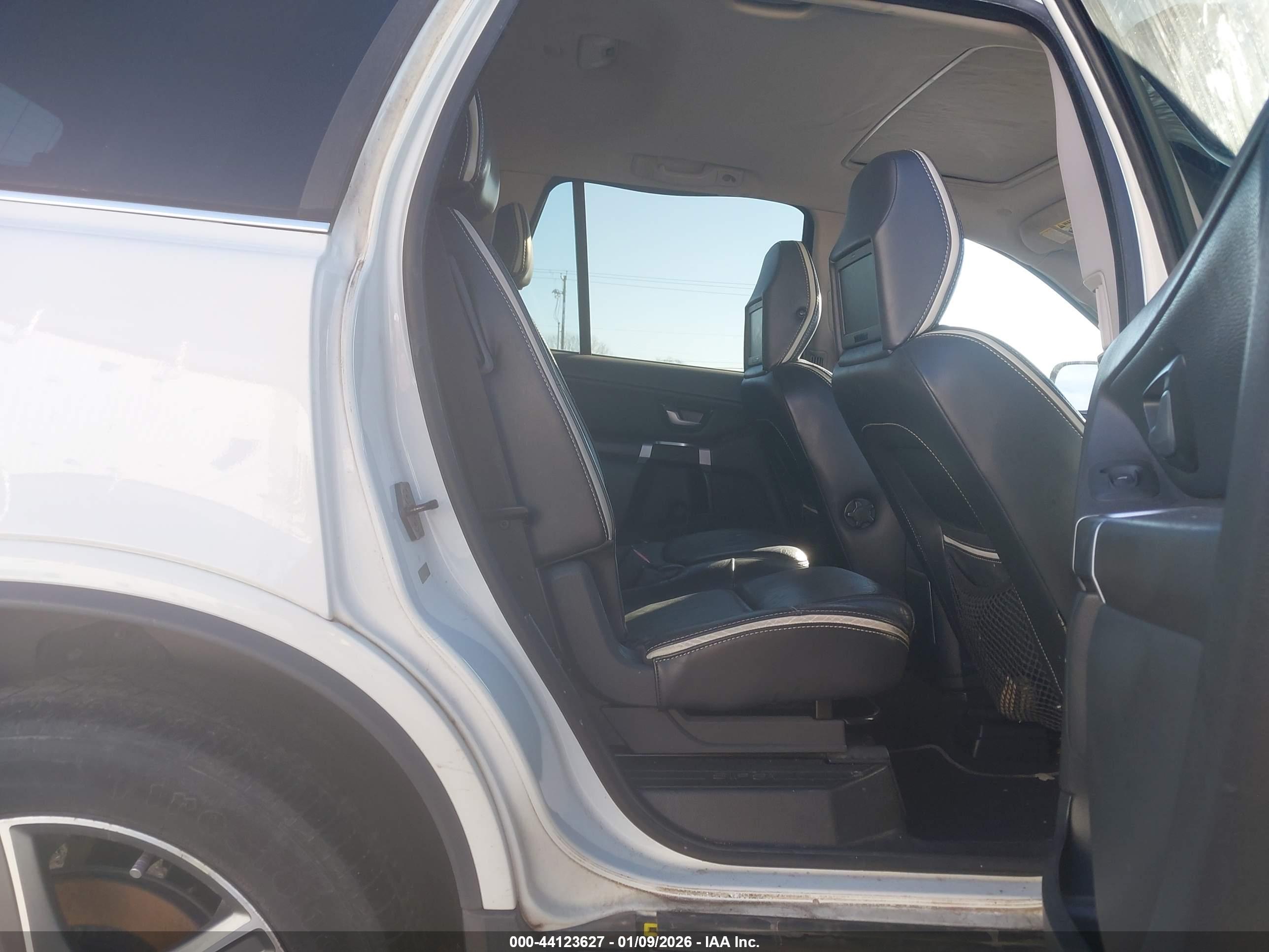 VOLVO XC90 image 8