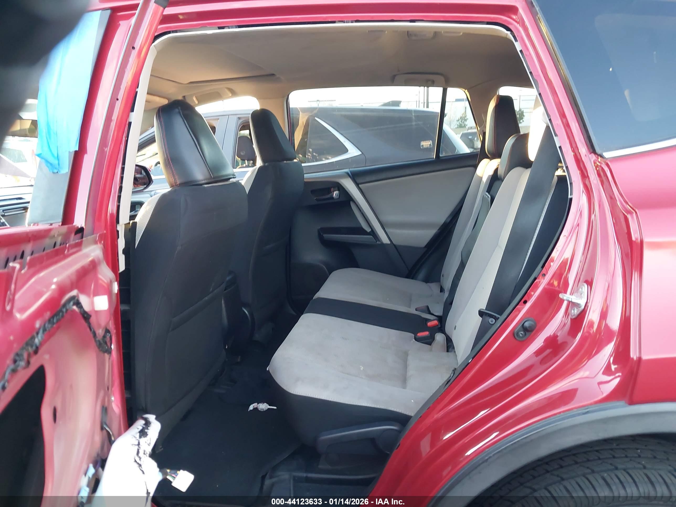 TOYOTA RAV4 image 8