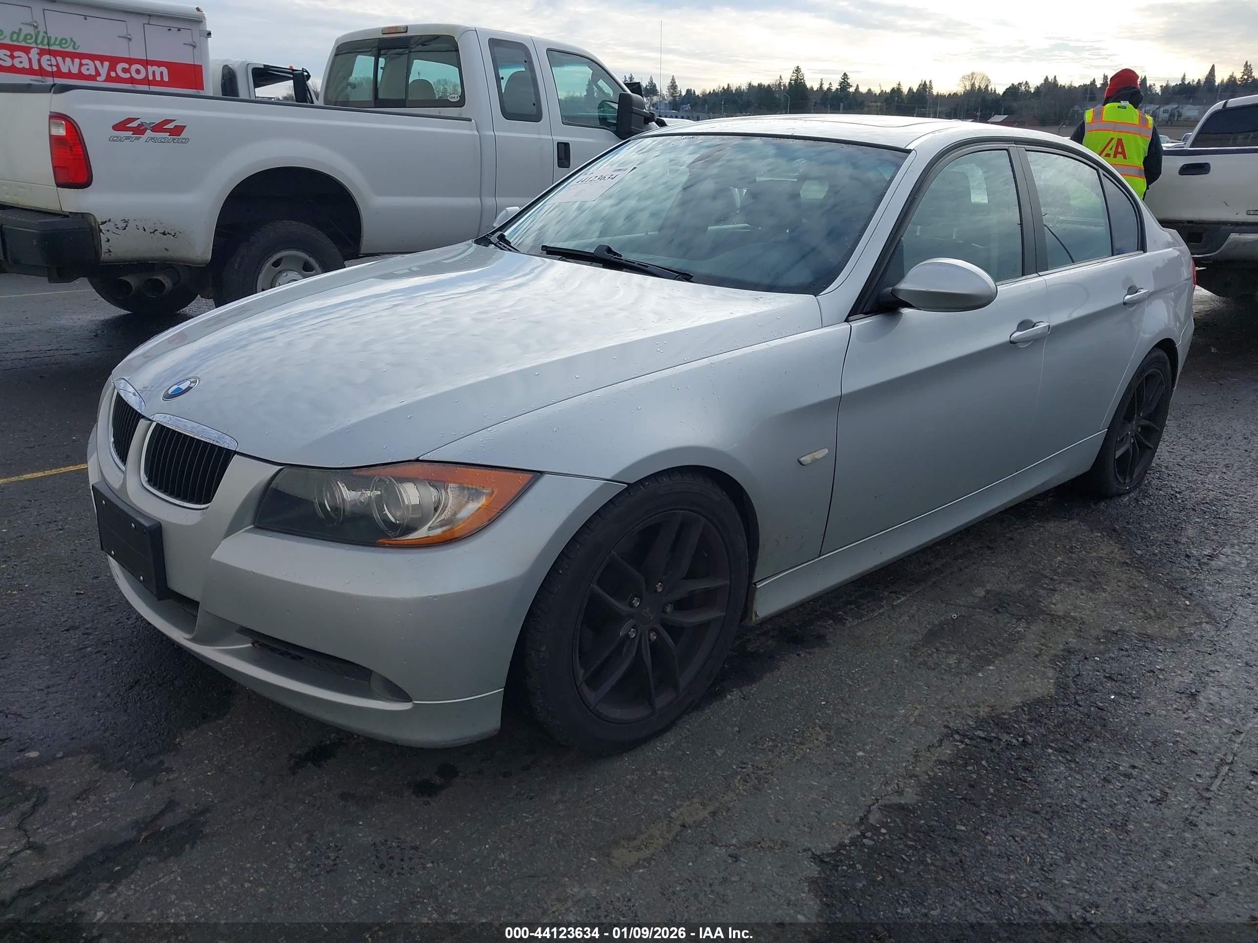 BMW 328I image 2