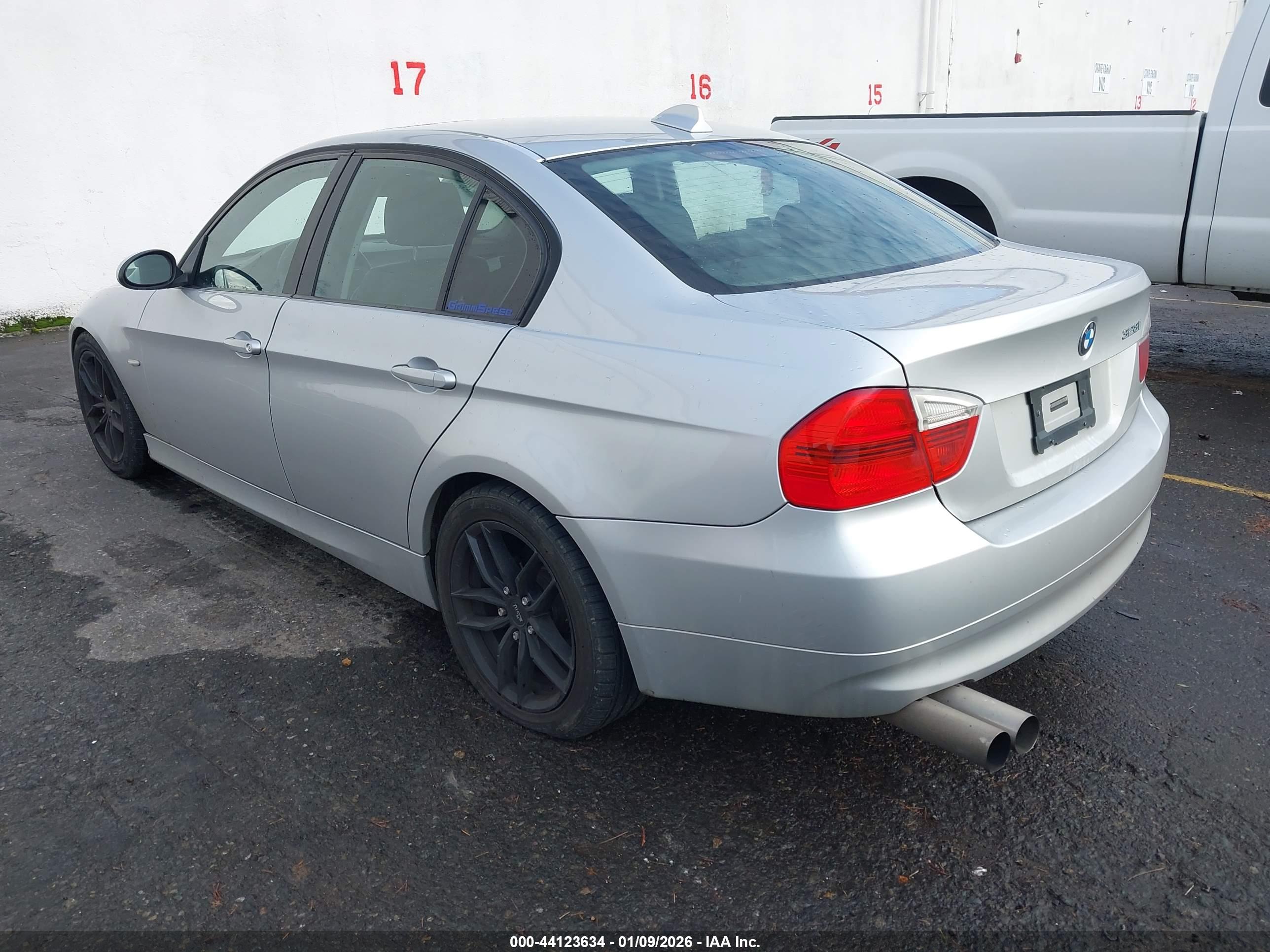 BMW 328I image 3