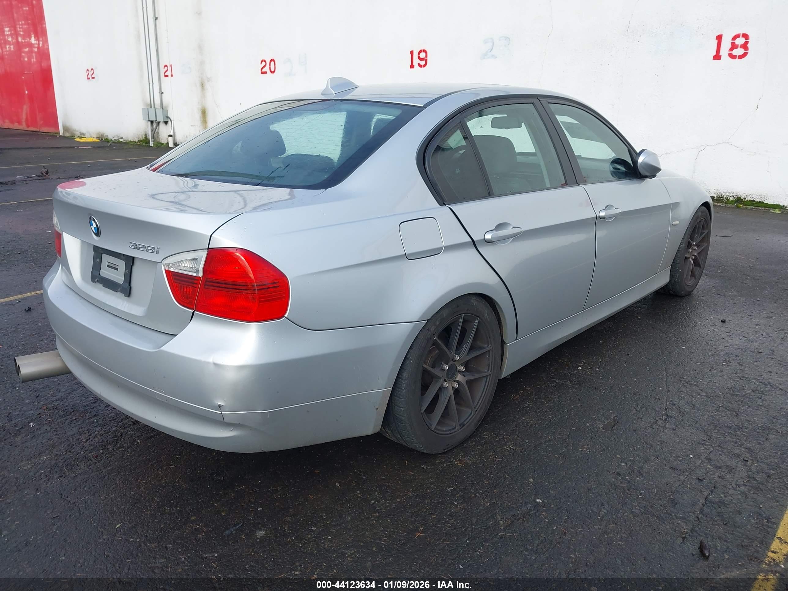 BMW 328I image 4