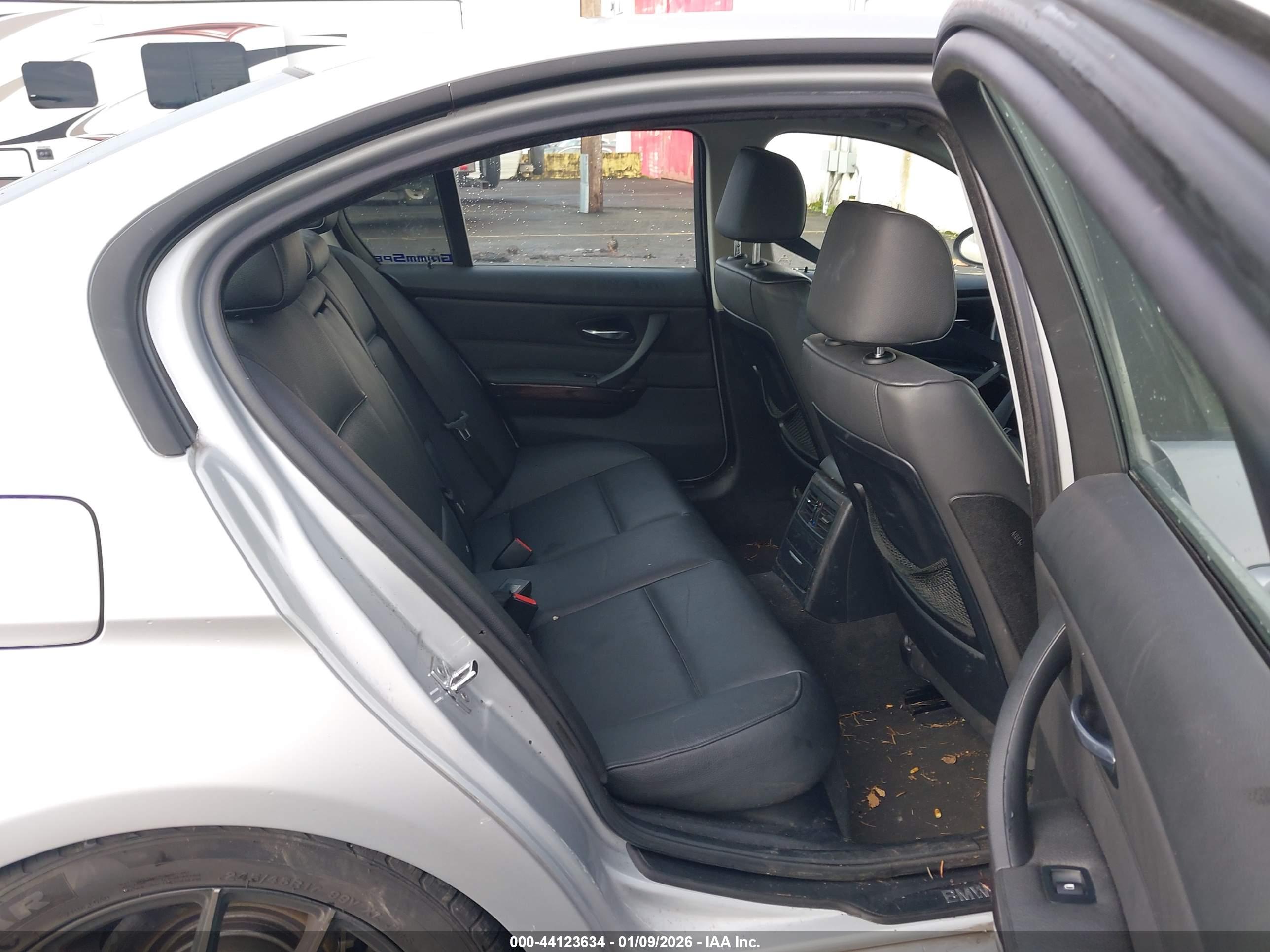 BMW 328I image 8