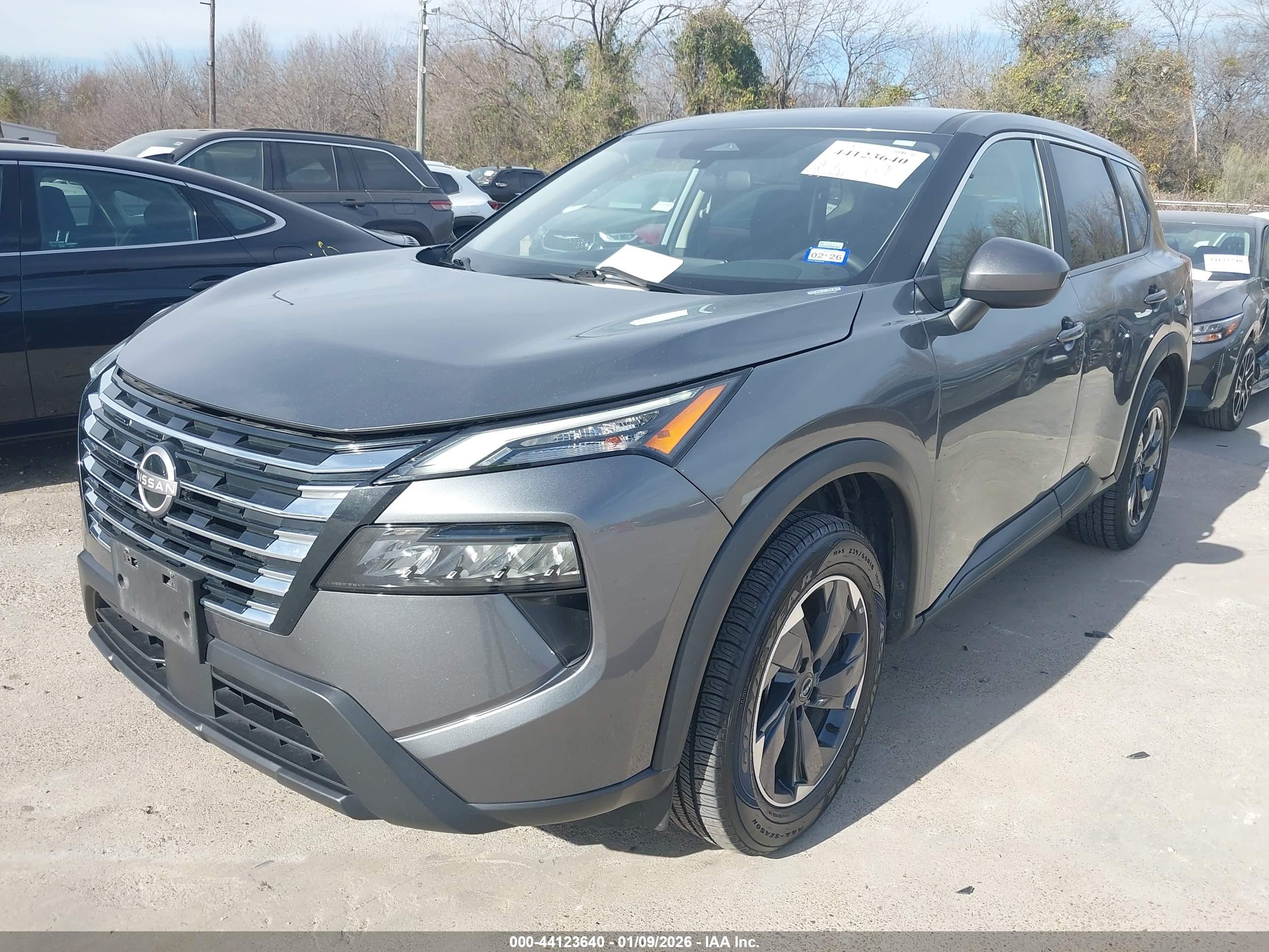 NISSAN ROGUE image 2