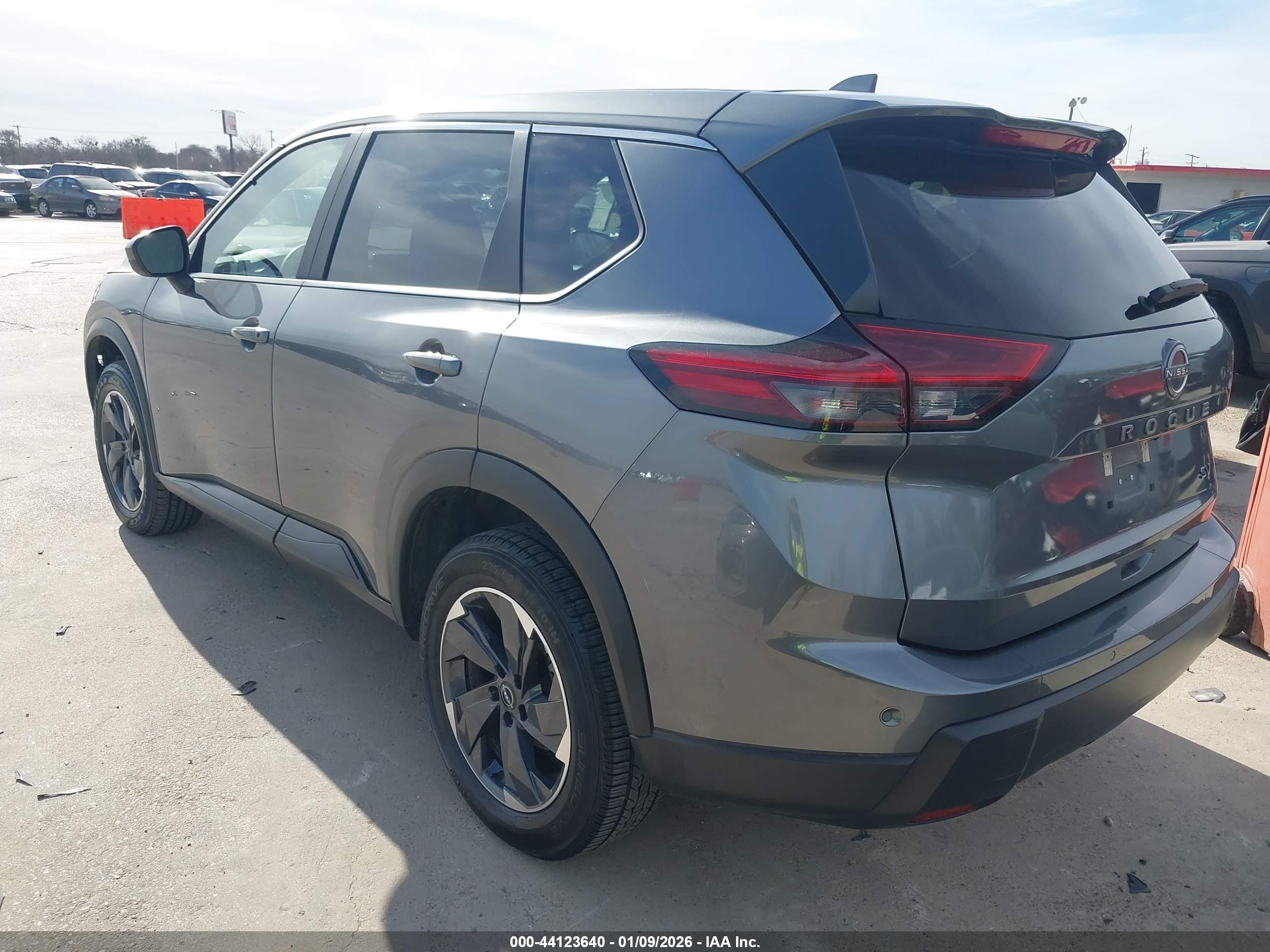 NISSAN ROGUE image 3