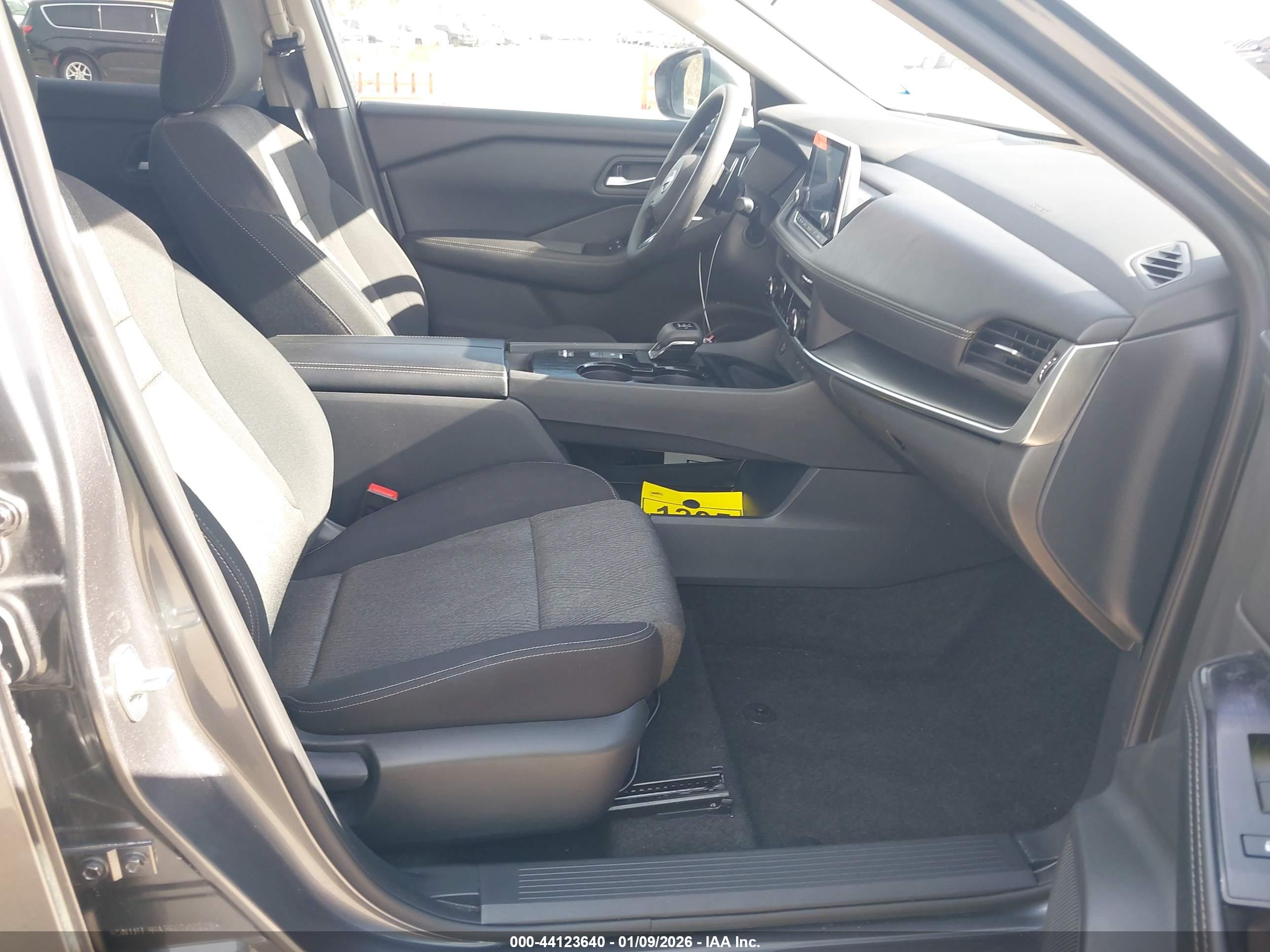 NISSAN ROGUE image 5