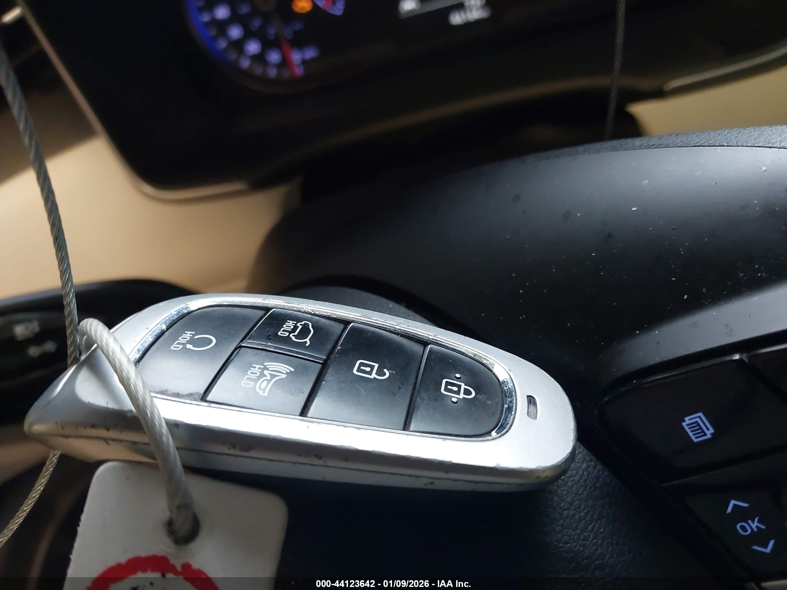 HYUNDAI TUCSON image 11