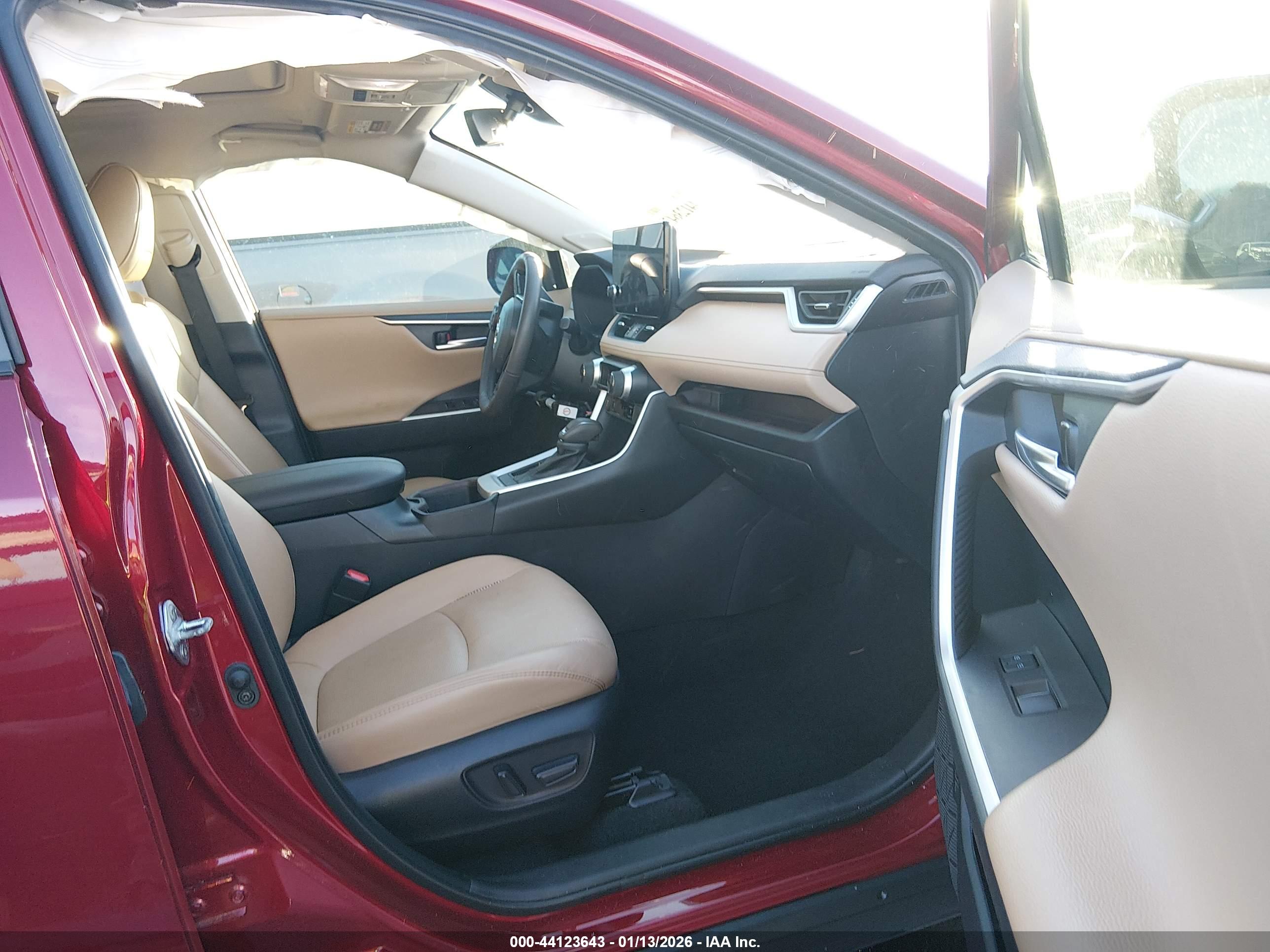 TOYOTA RAV4 image 5