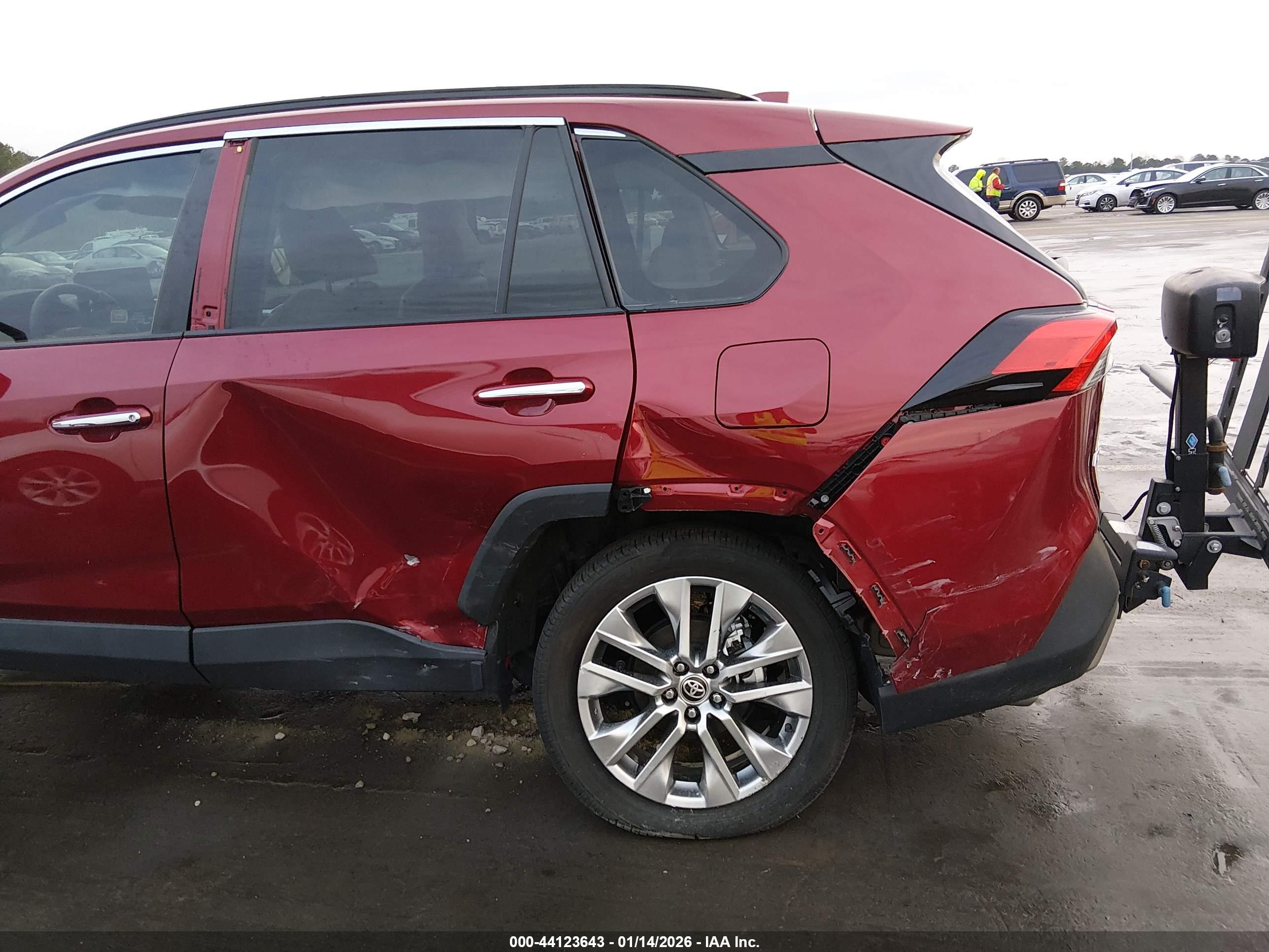 TOYOTA RAV4 image 6