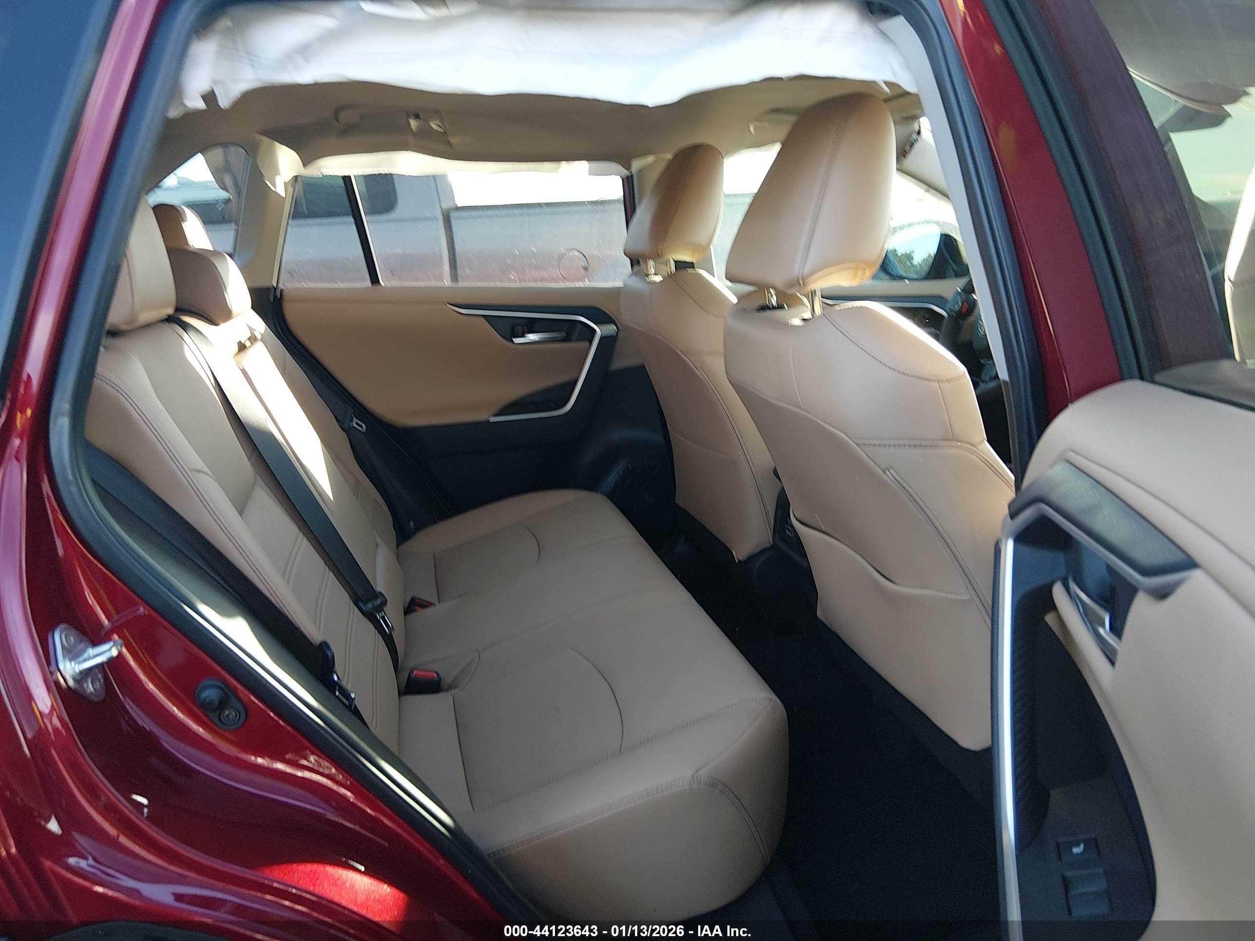TOYOTA RAV4 image 8