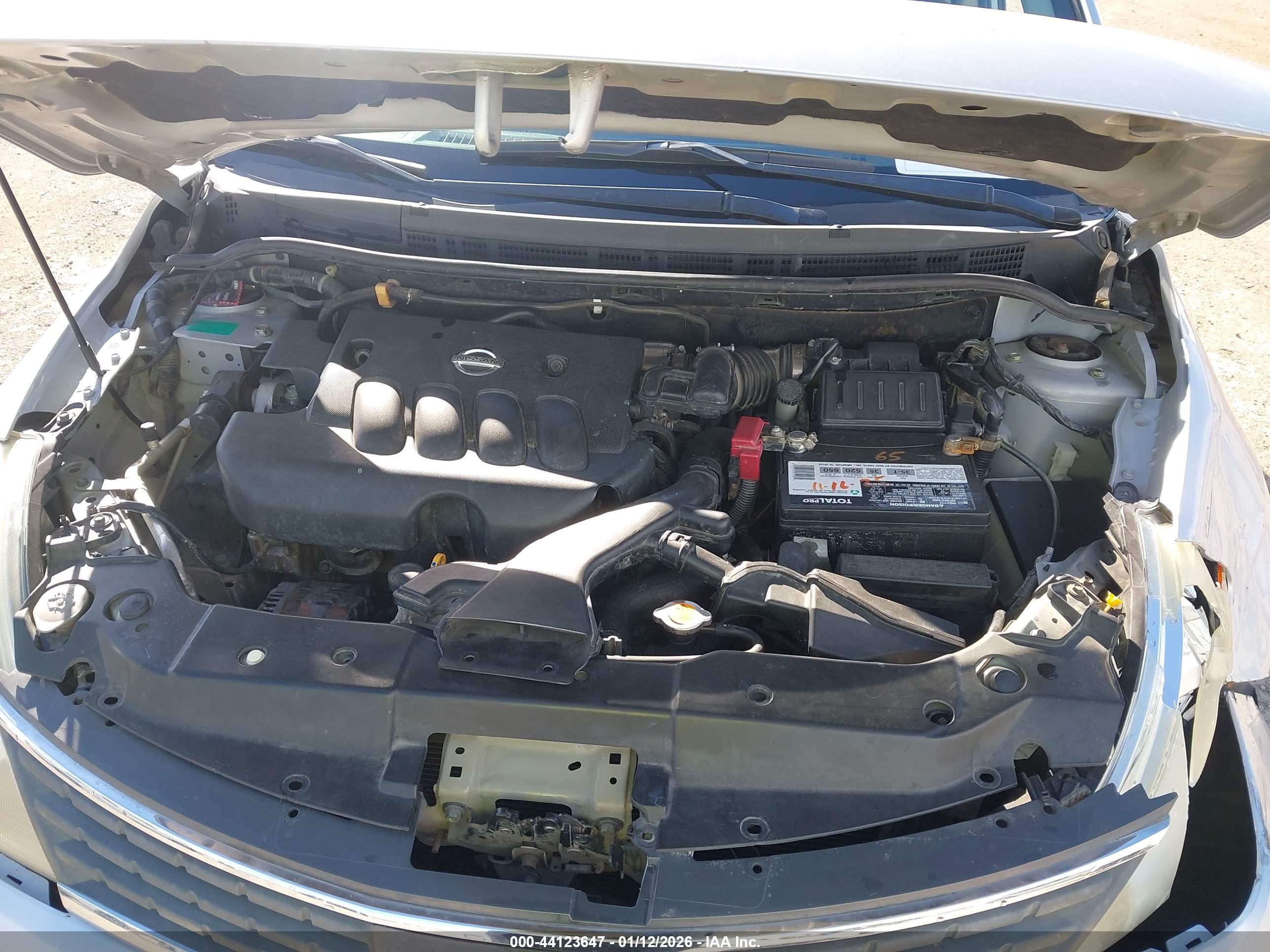NISSAN VERSA image 10