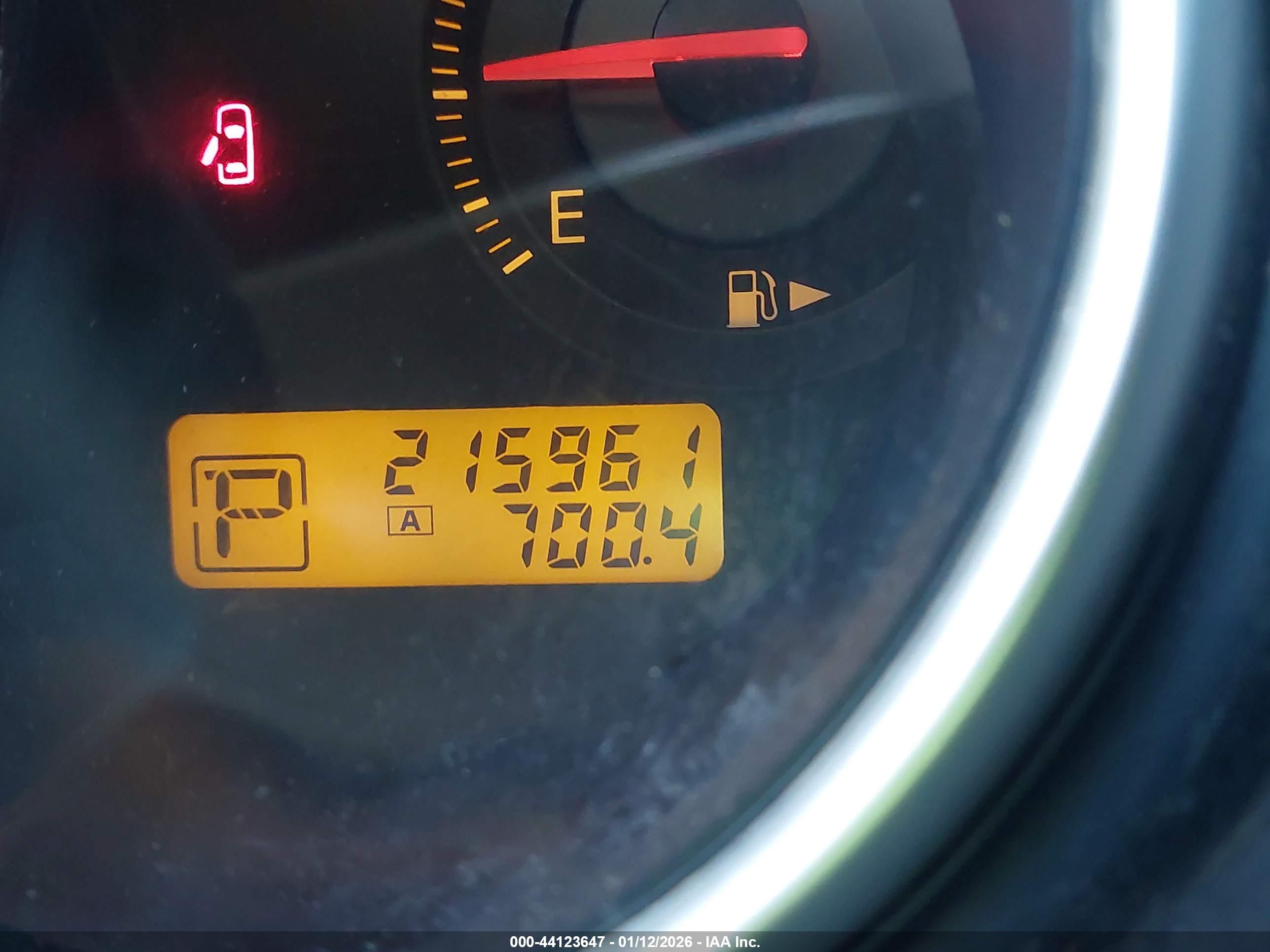 NISSAN VERSA image 7
