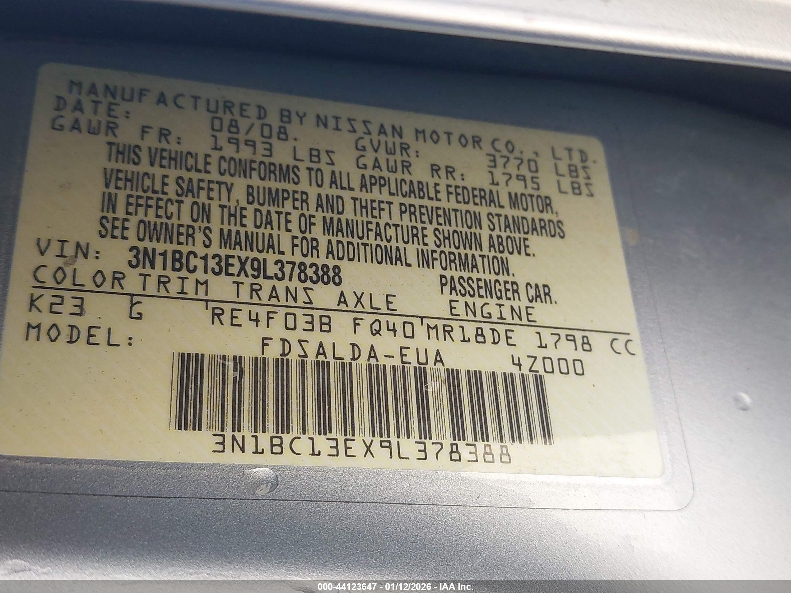NISSAN VERSA image 9