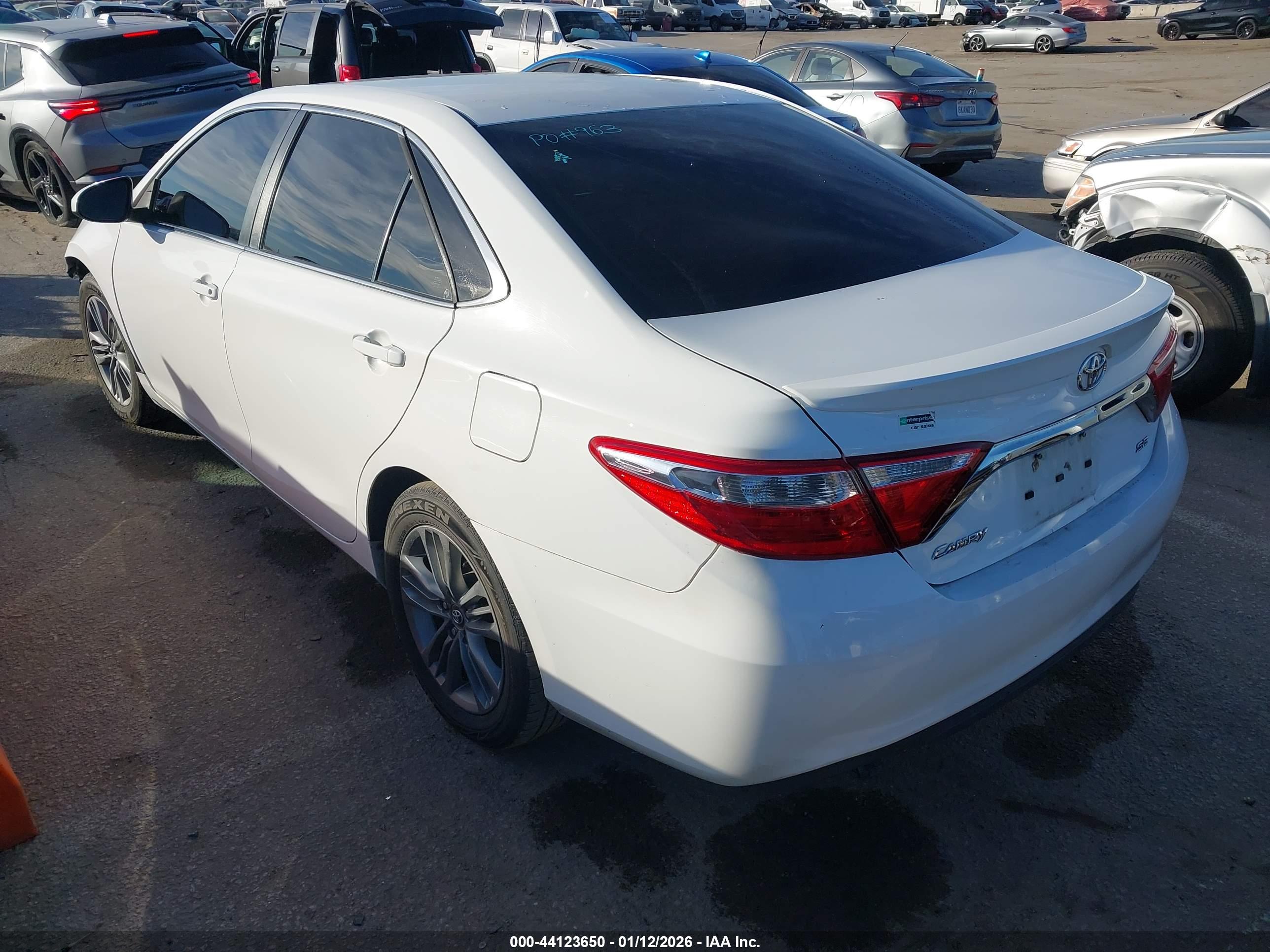 TOYOTA CAMRY image 3