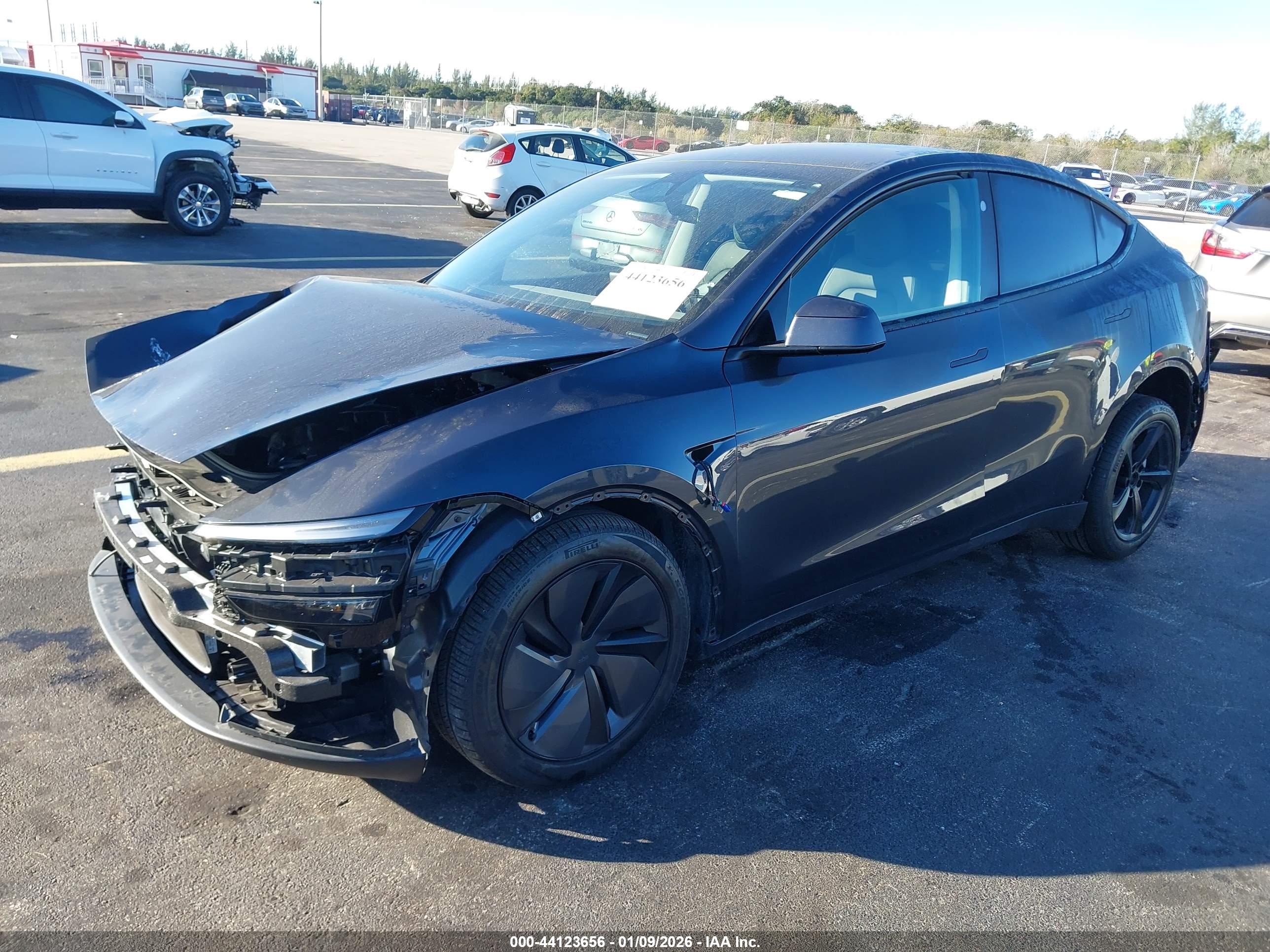 TESLA MODEL image 2
