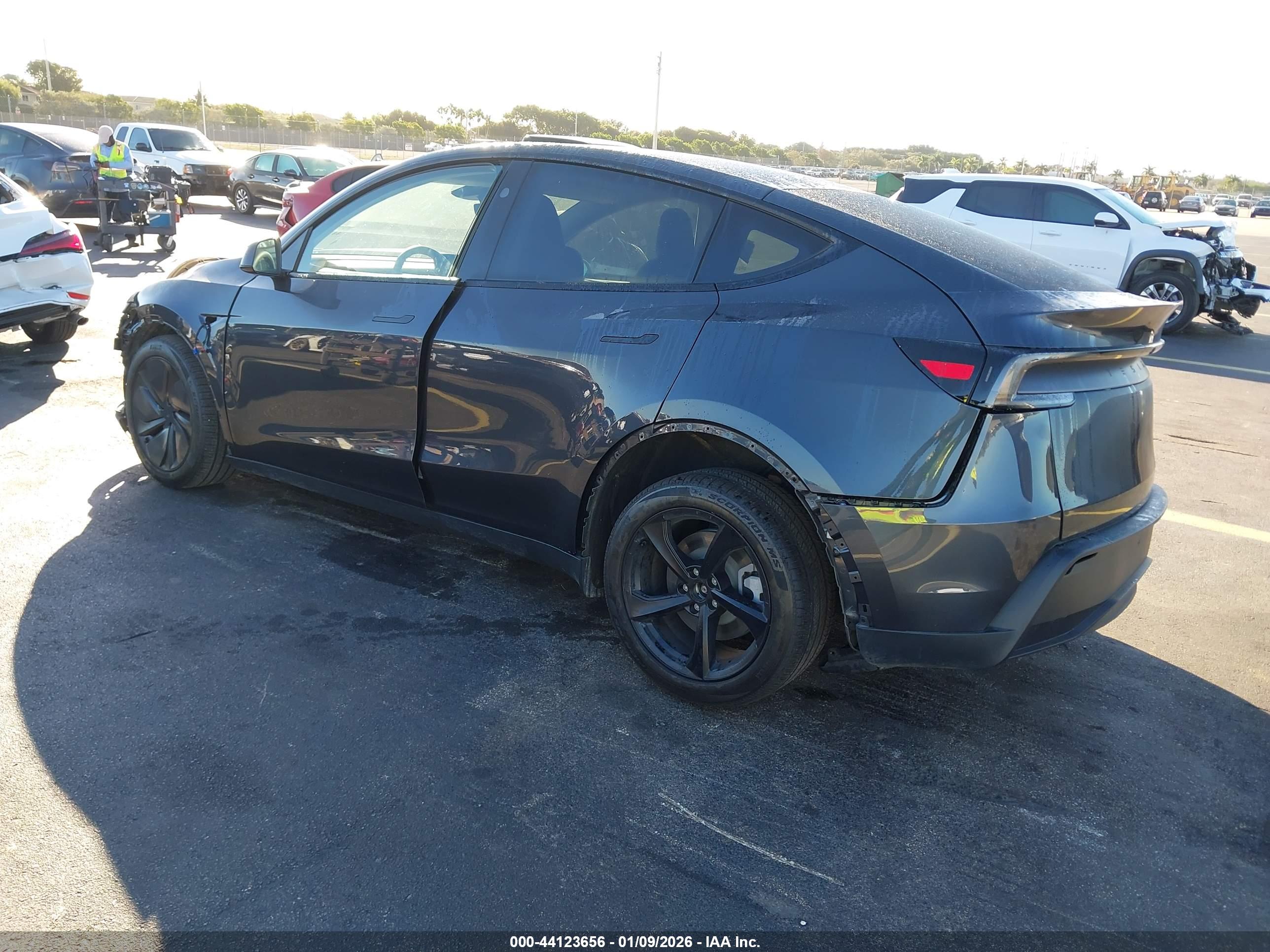 TESLA MODEL image 3