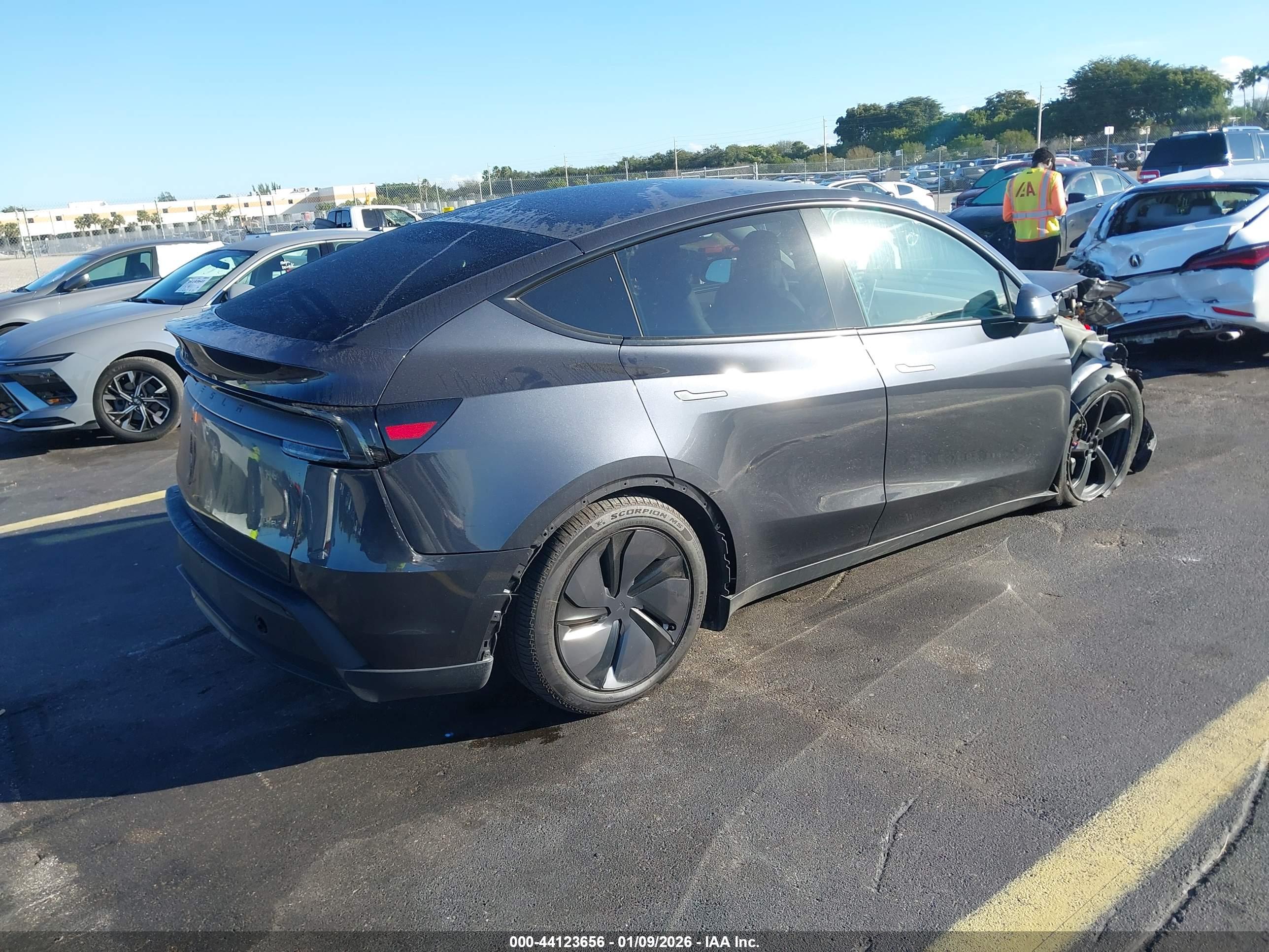 TESLA MODEL image 4