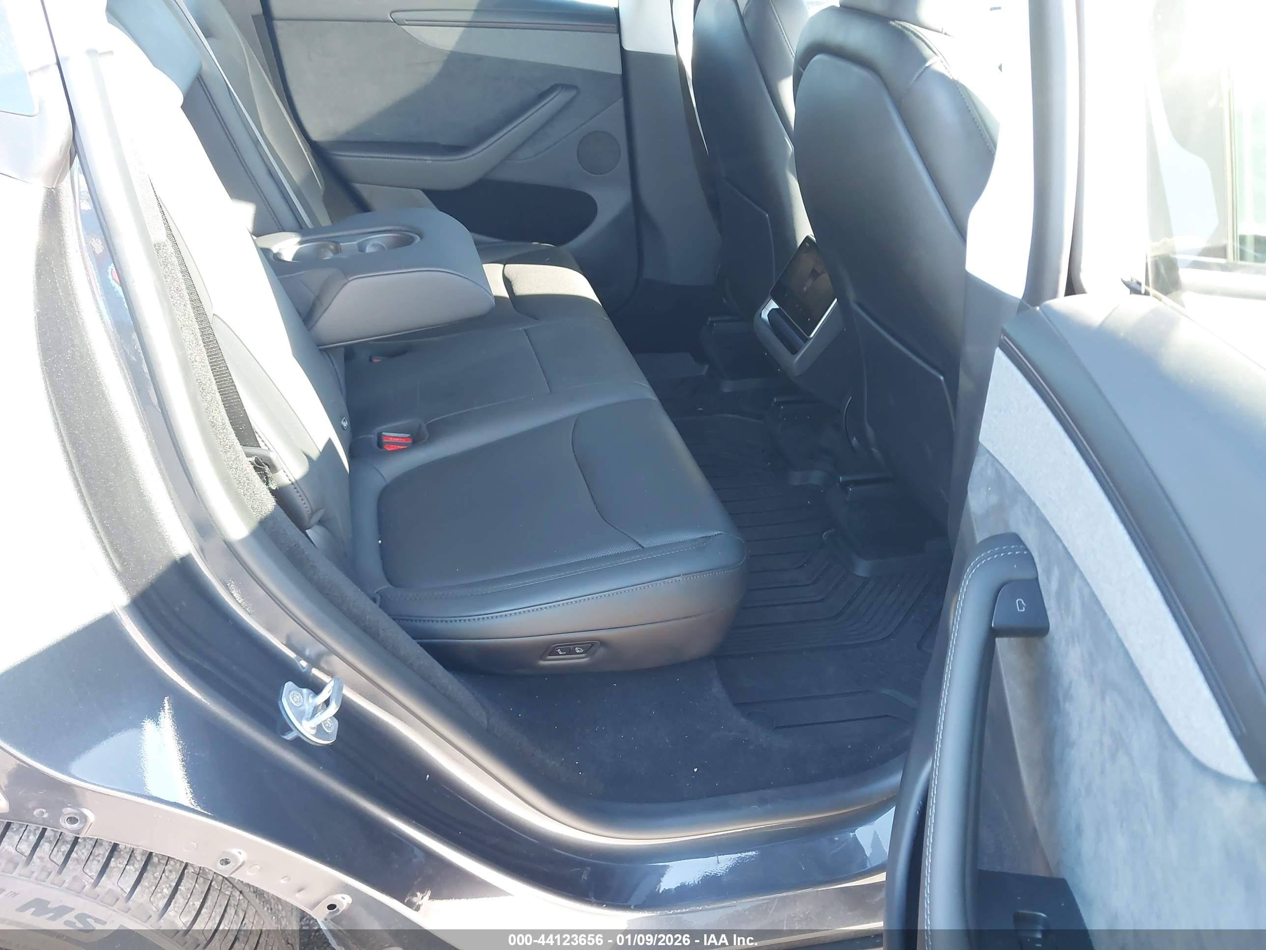 TESLA MODEL image 8