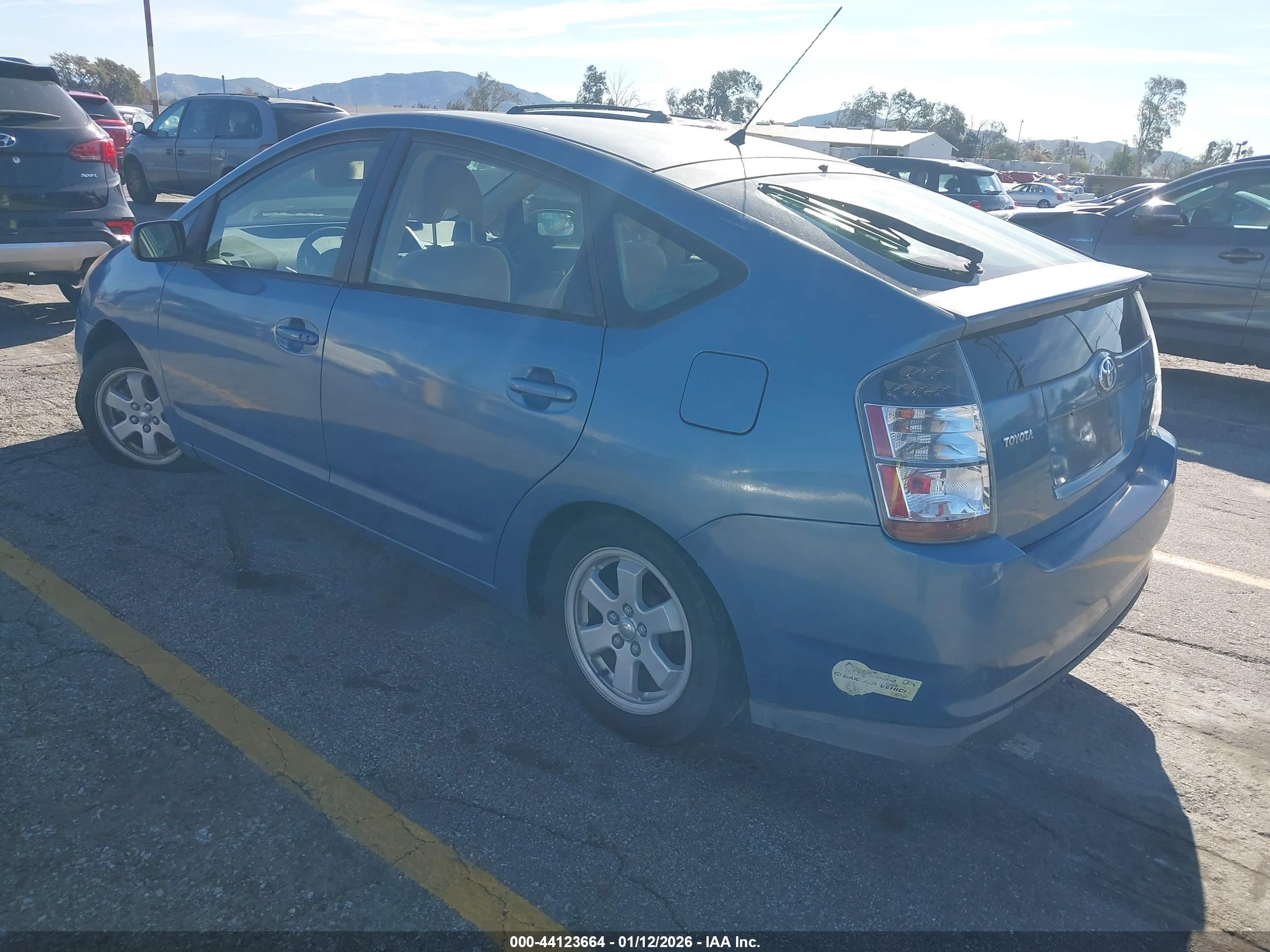TOYOTA PRIUS image 3