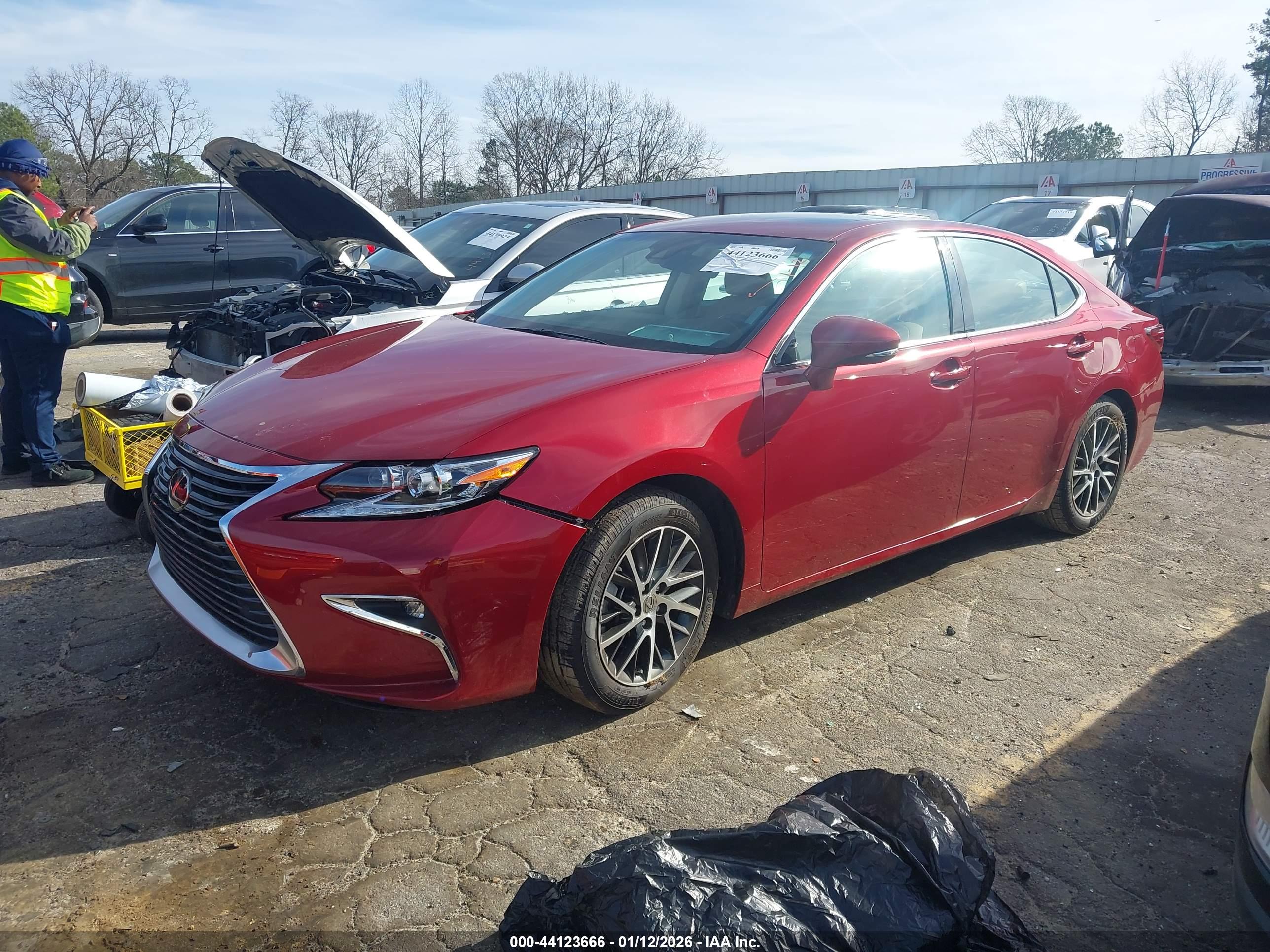 LEXUS ES image 2