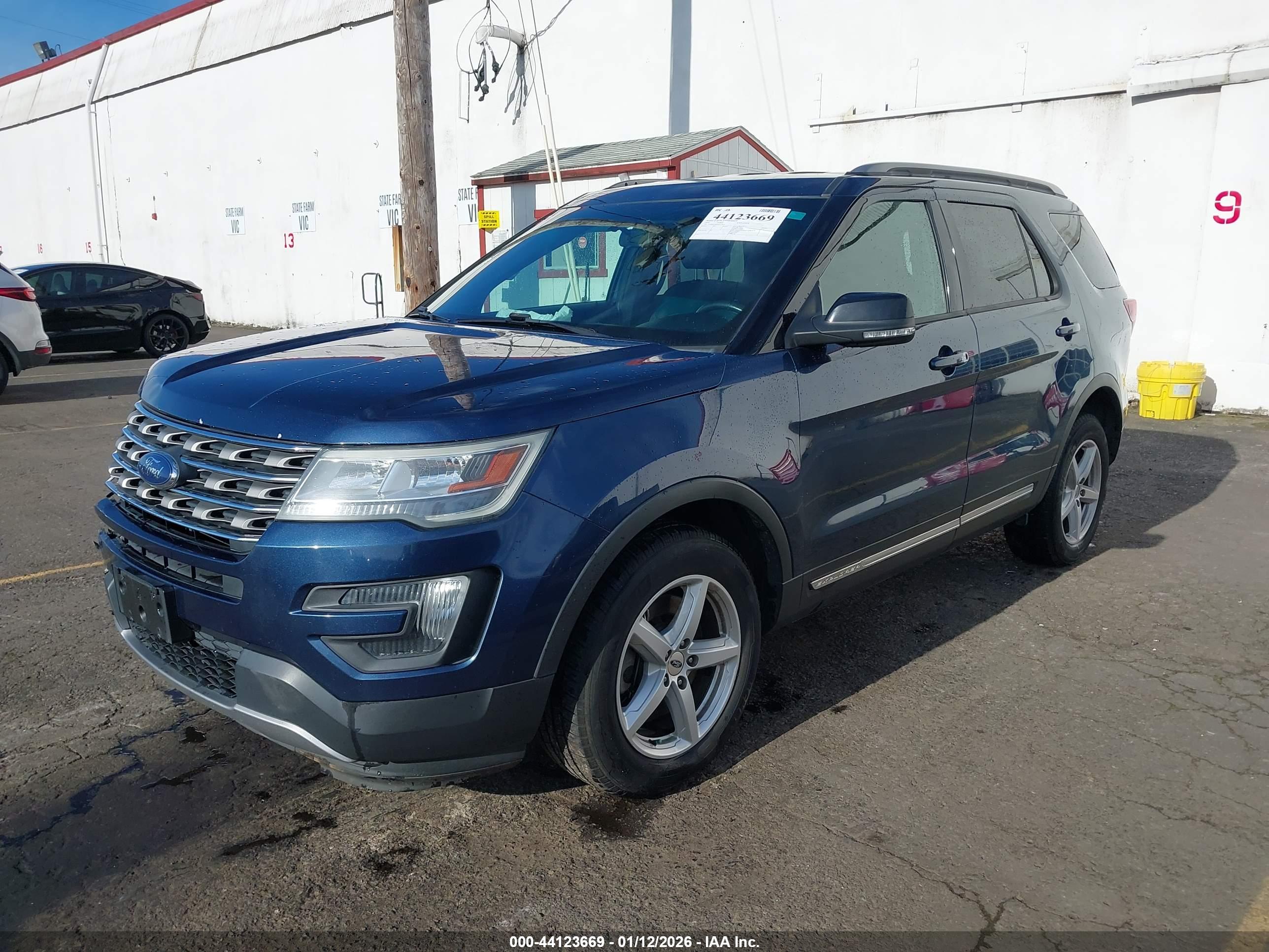 FORD EXPLORER image 2