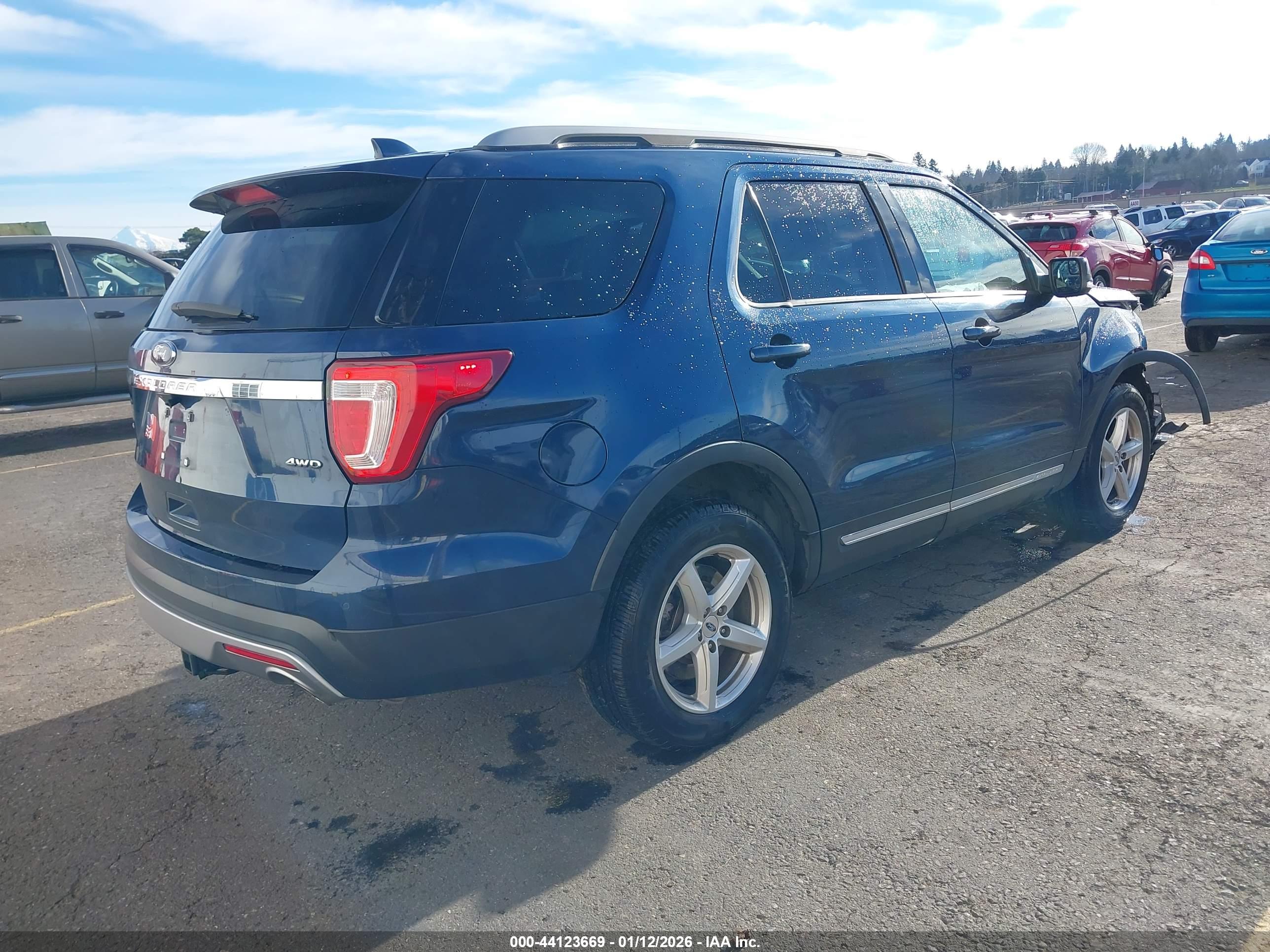 FORD EXPLORER image 4