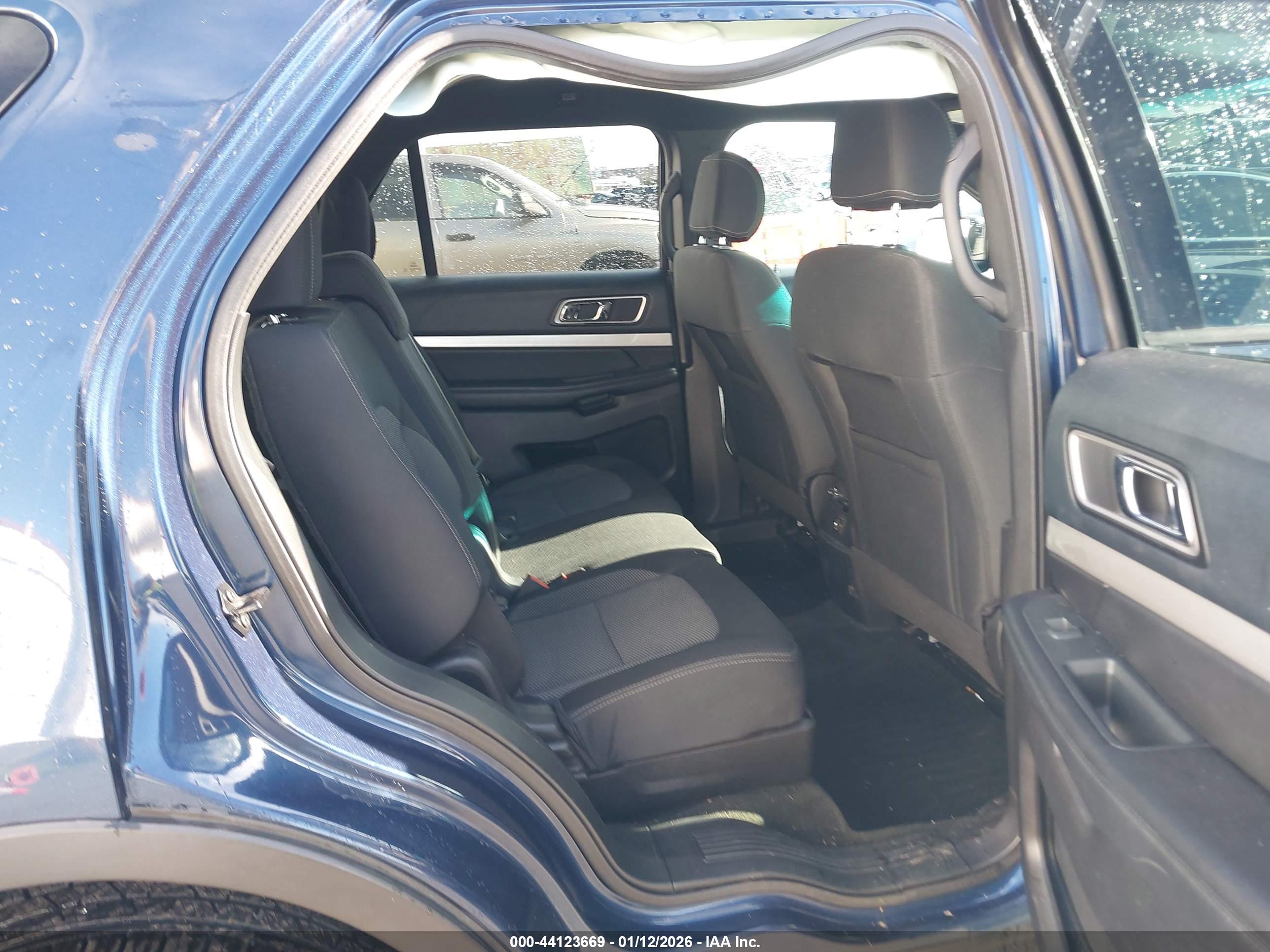 FORD EXPLORER image 8