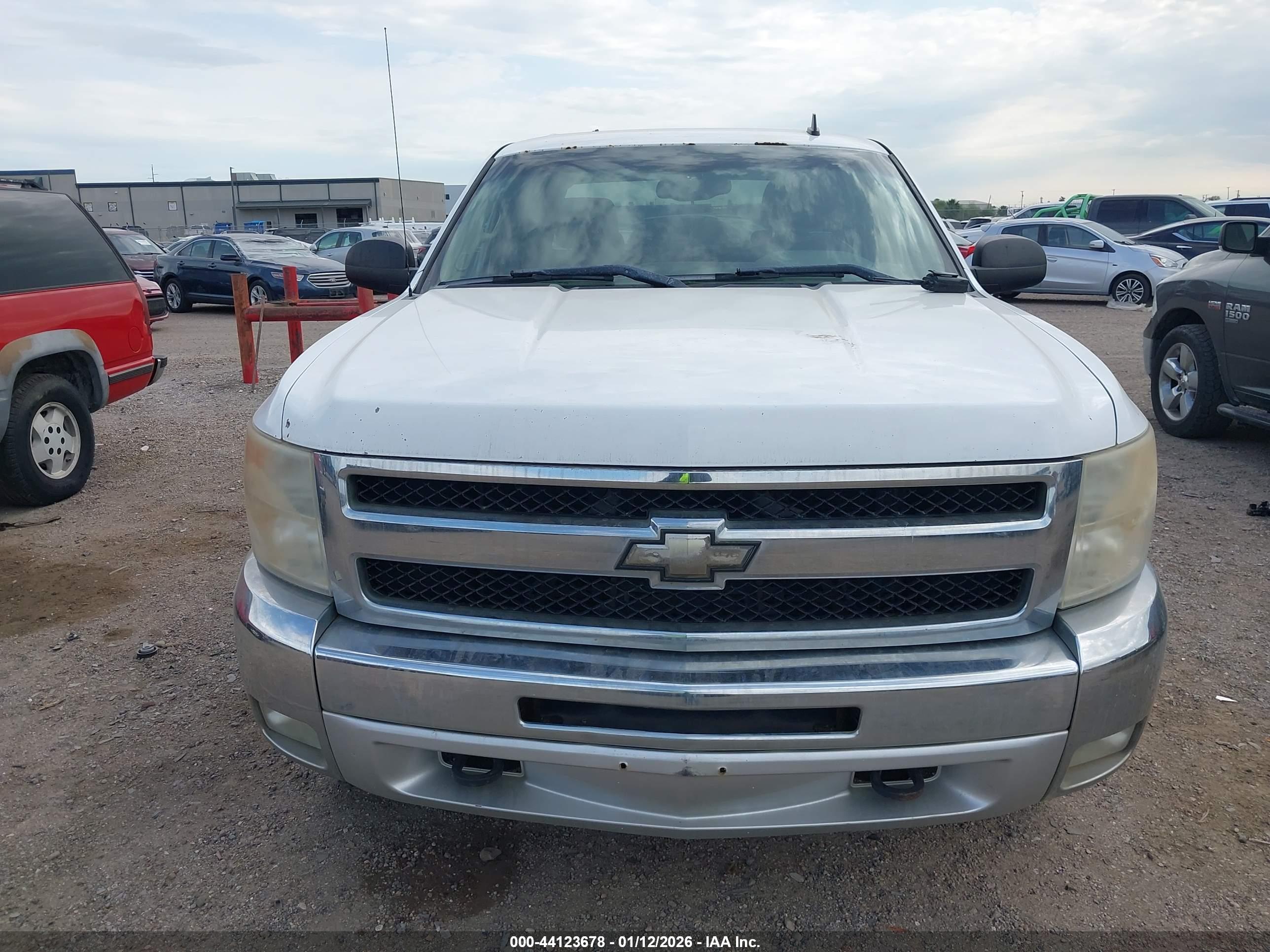 CHEVROLET SILVERADO image 6