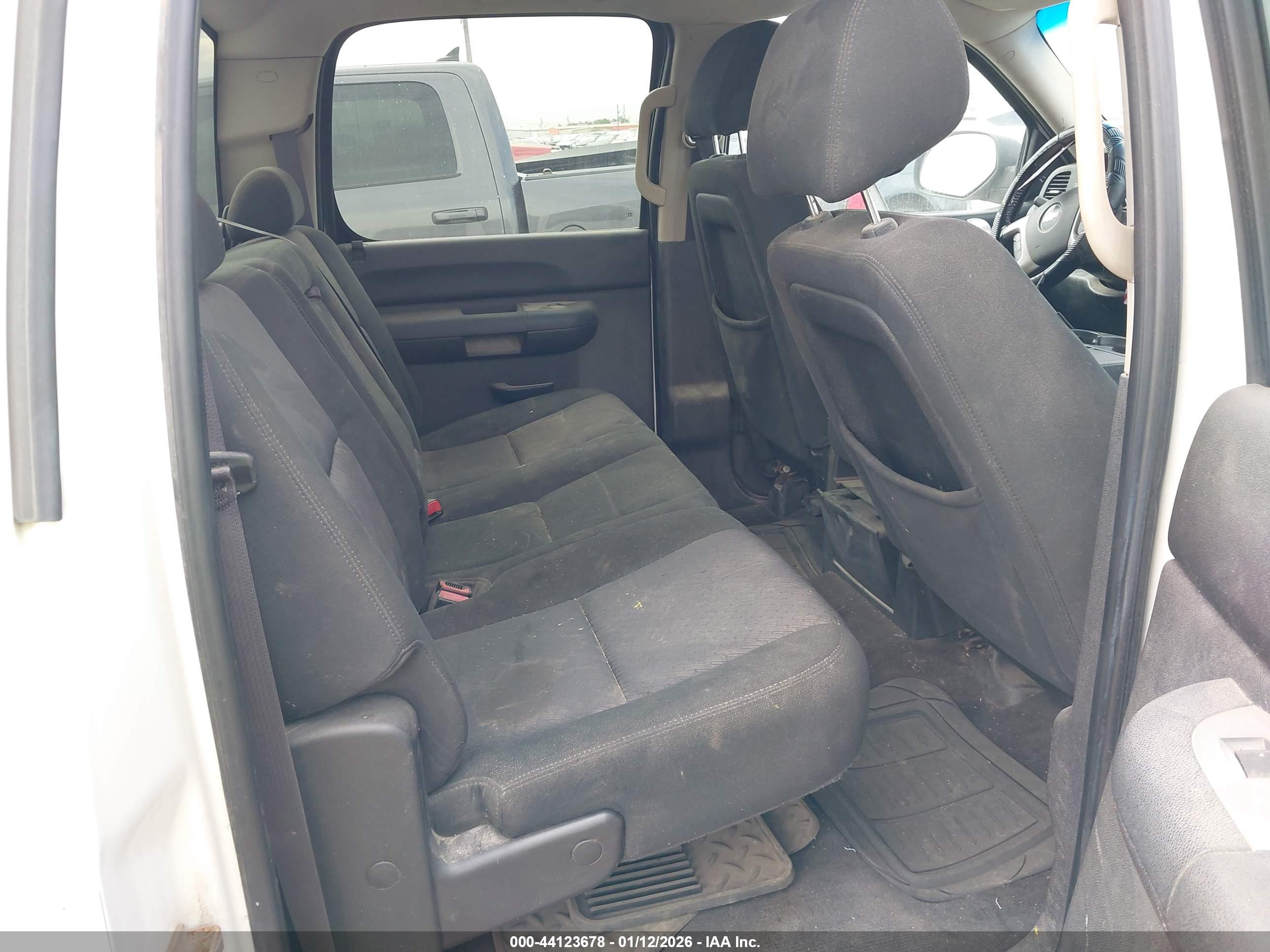 CHEVROLET SILVERADO image 8