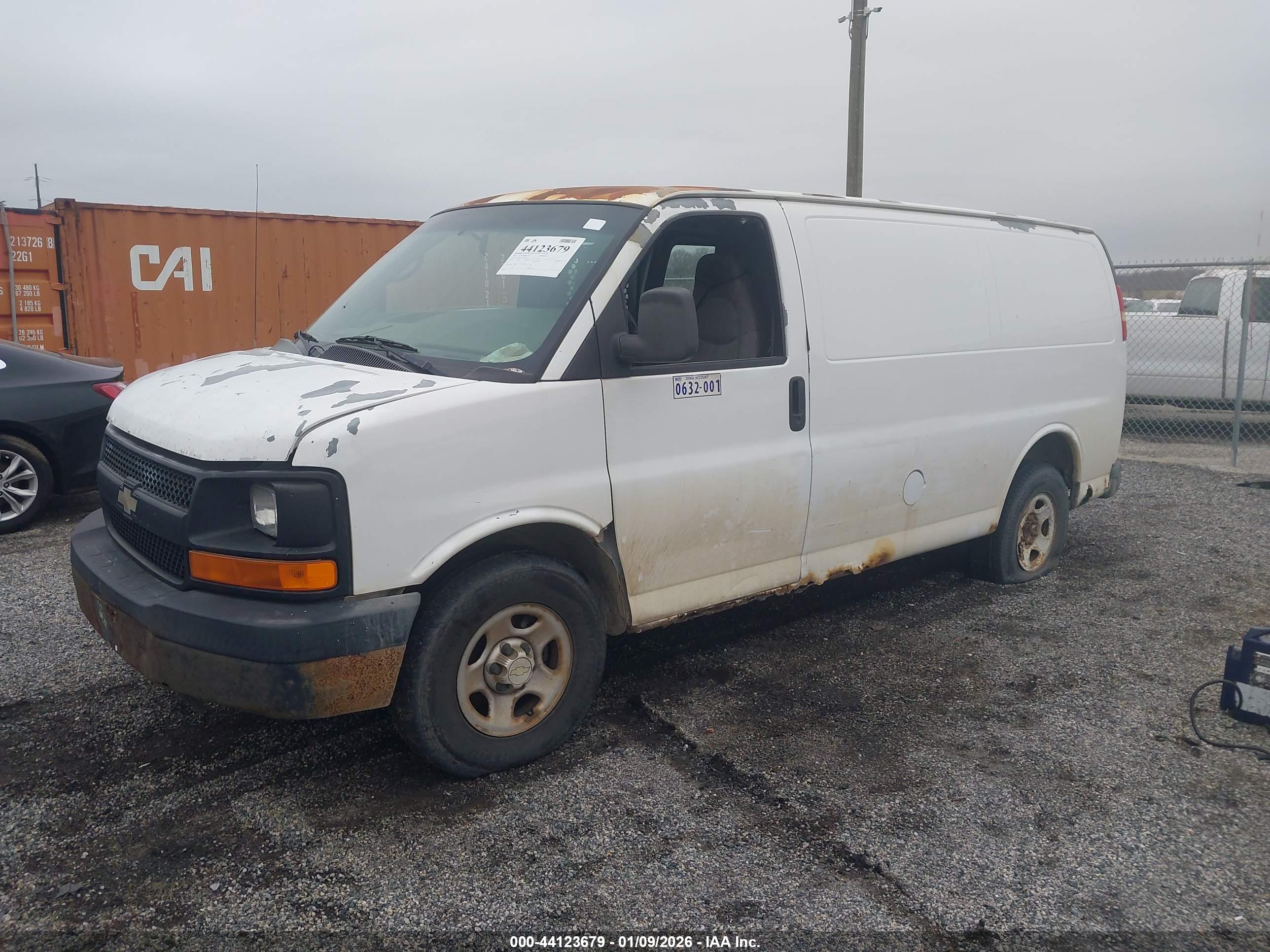 CHEVROLET EXPRESS image 2