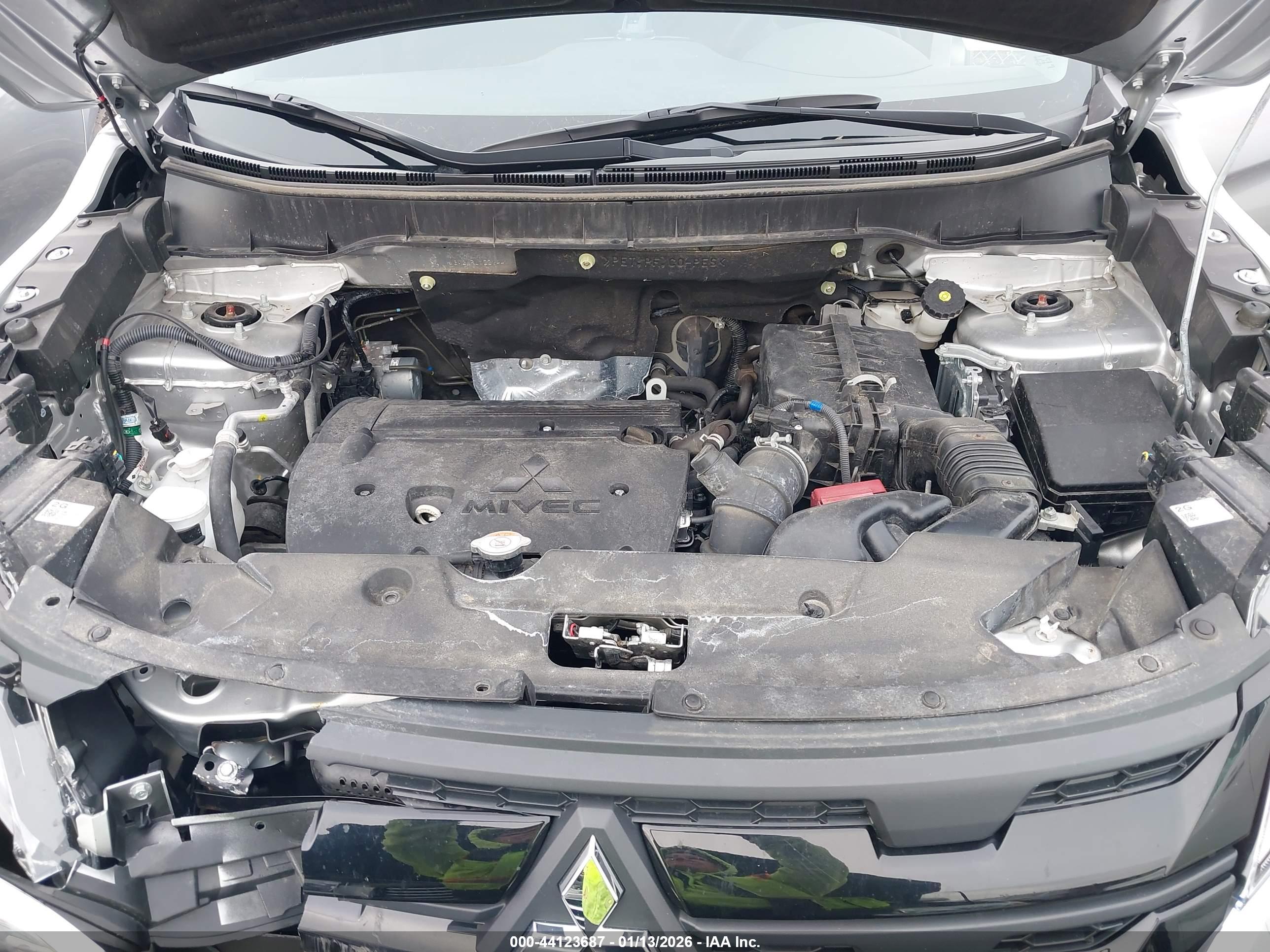 MITSUBISHI OUTLANDER image 10