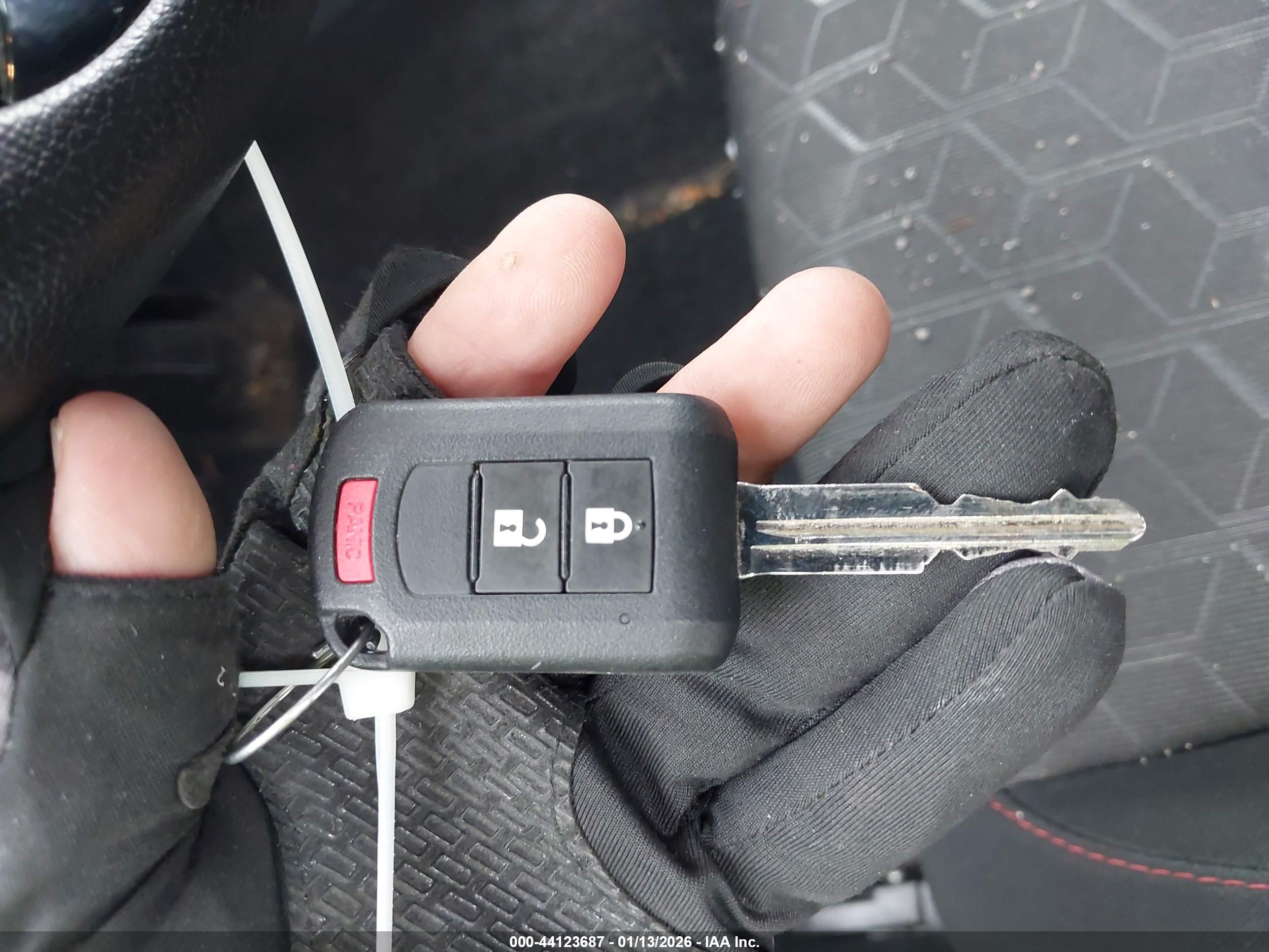 MITSUBISHI OUTLANDER image 11