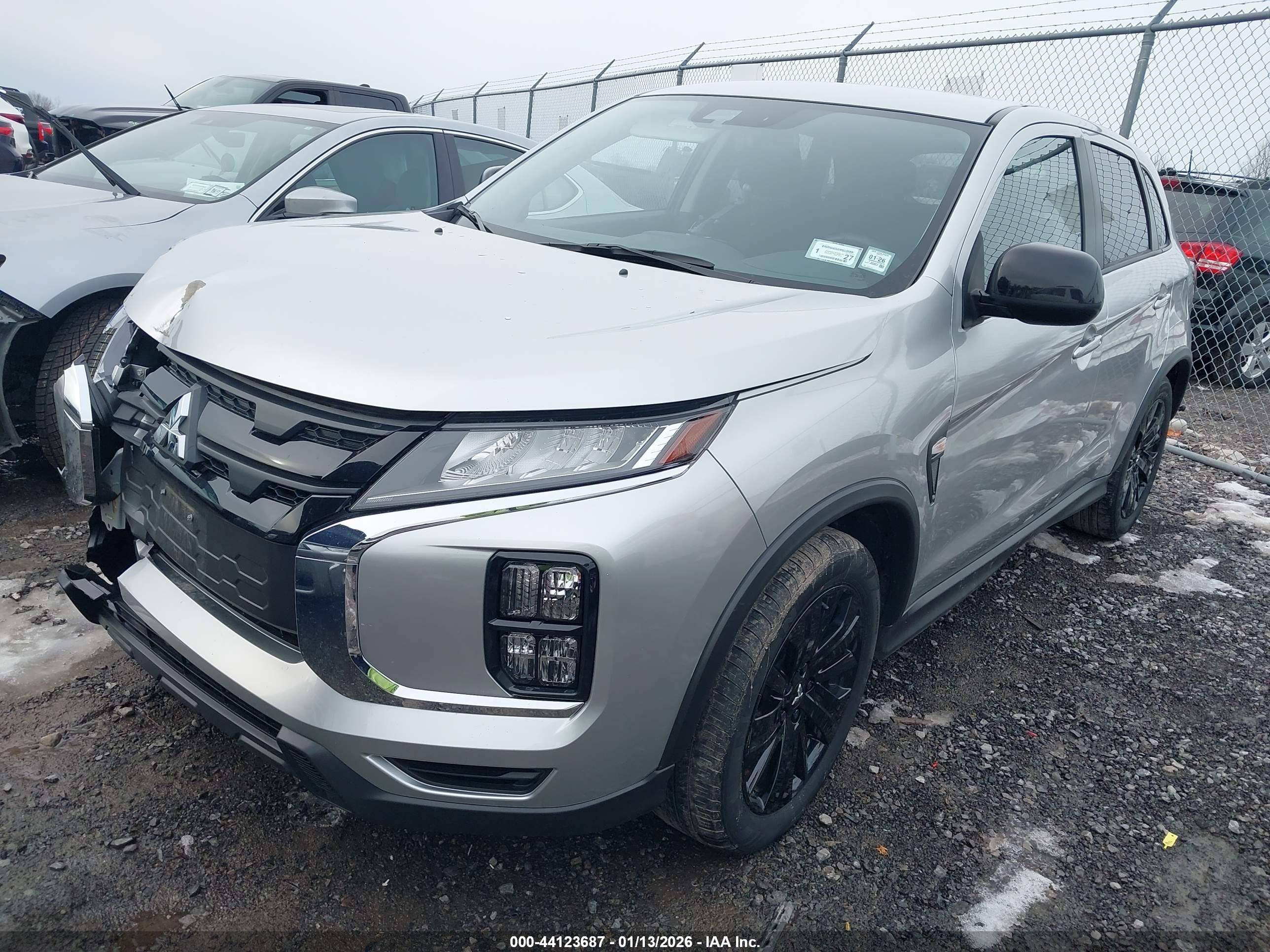 MITSUBISHI OUTLANDER image 2