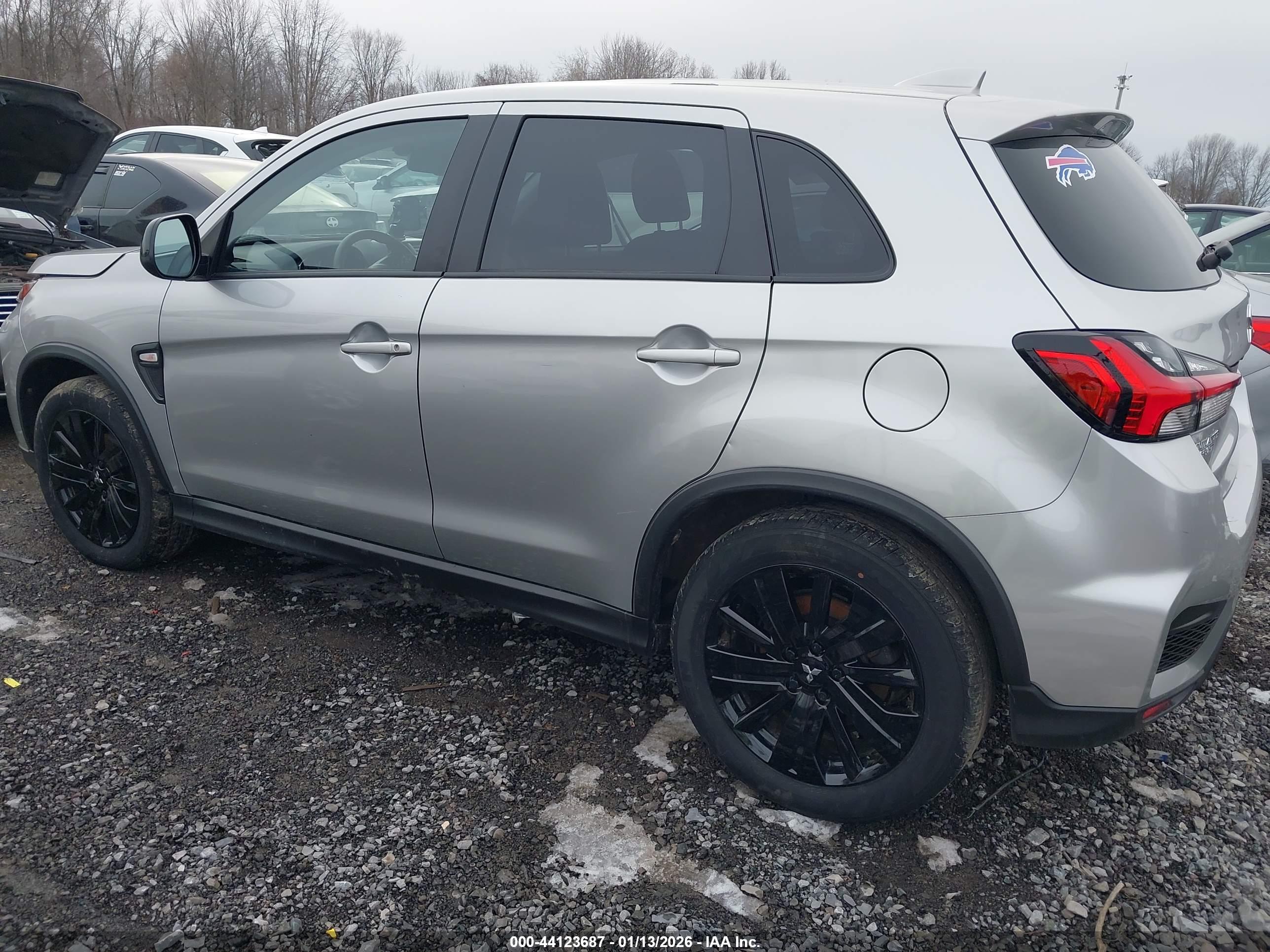 MITSUBISHI OUTLANDER image 3