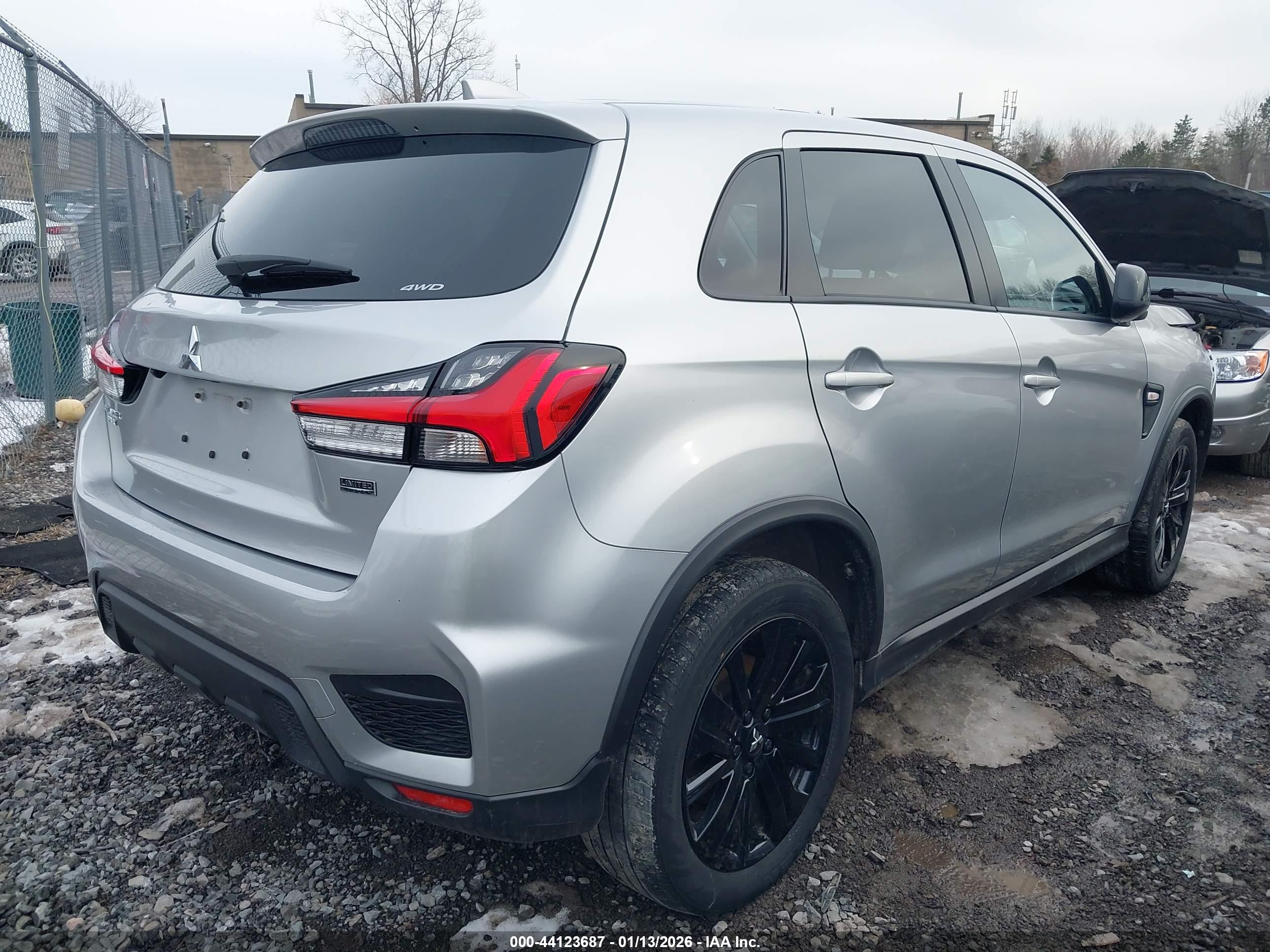 MITSUBISHI OUTLANDER image 4