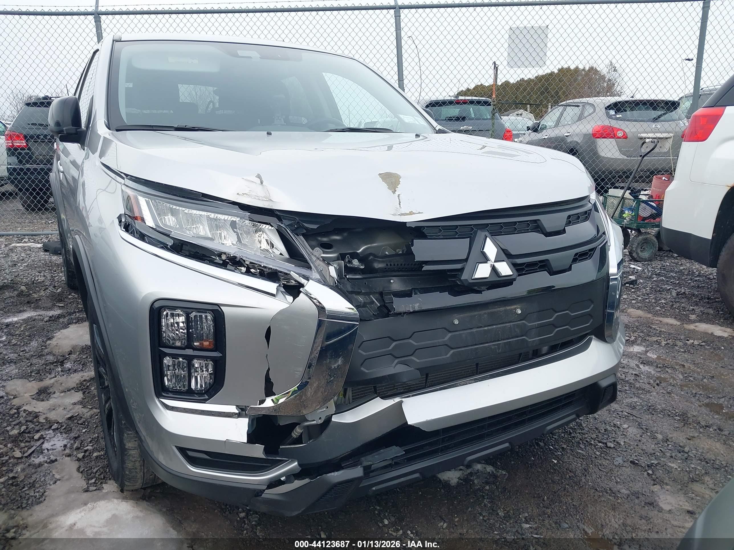 MITSUBISHI OUTLANDER image 6