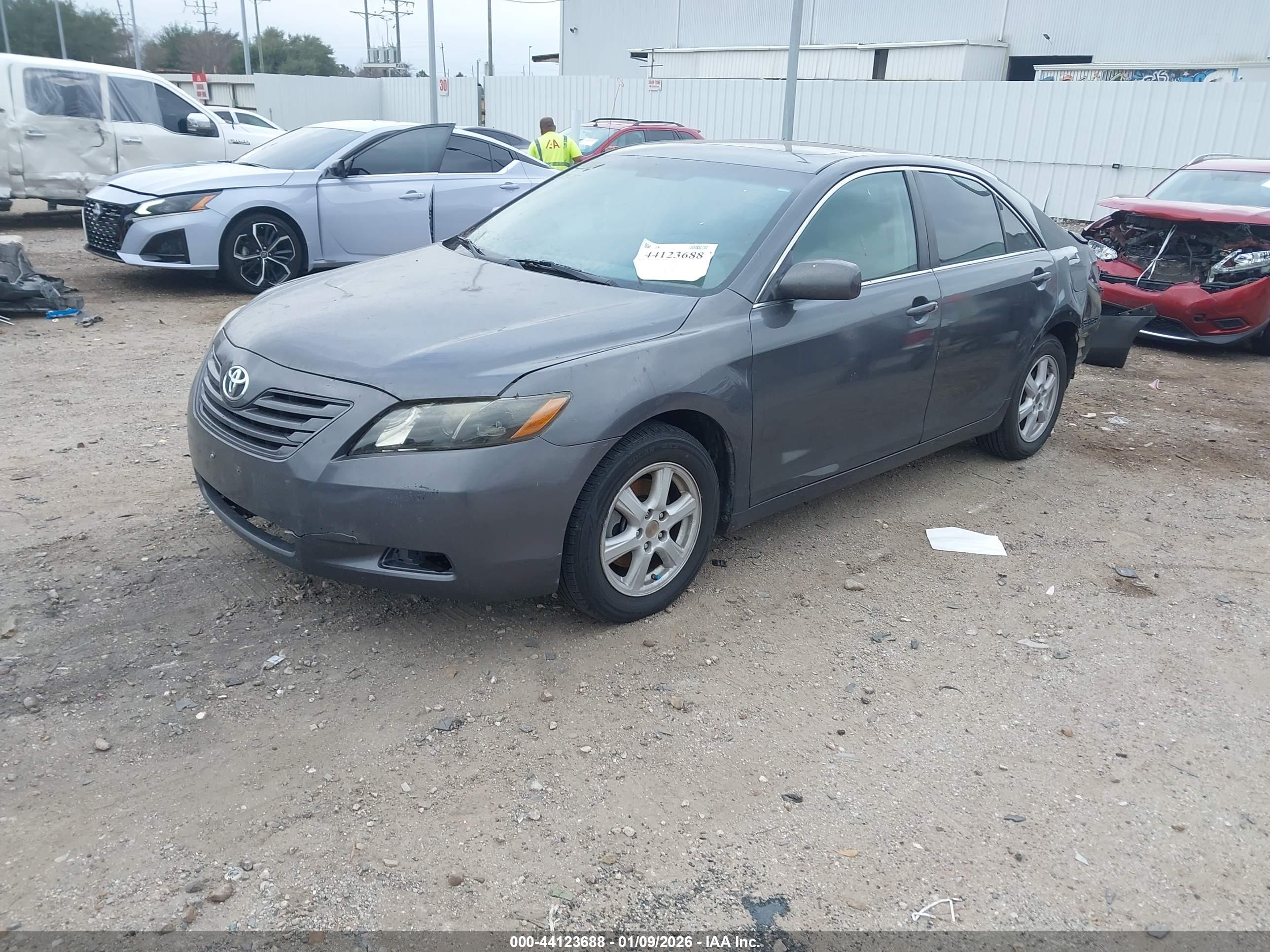 TOYOTA CAMRY image 2