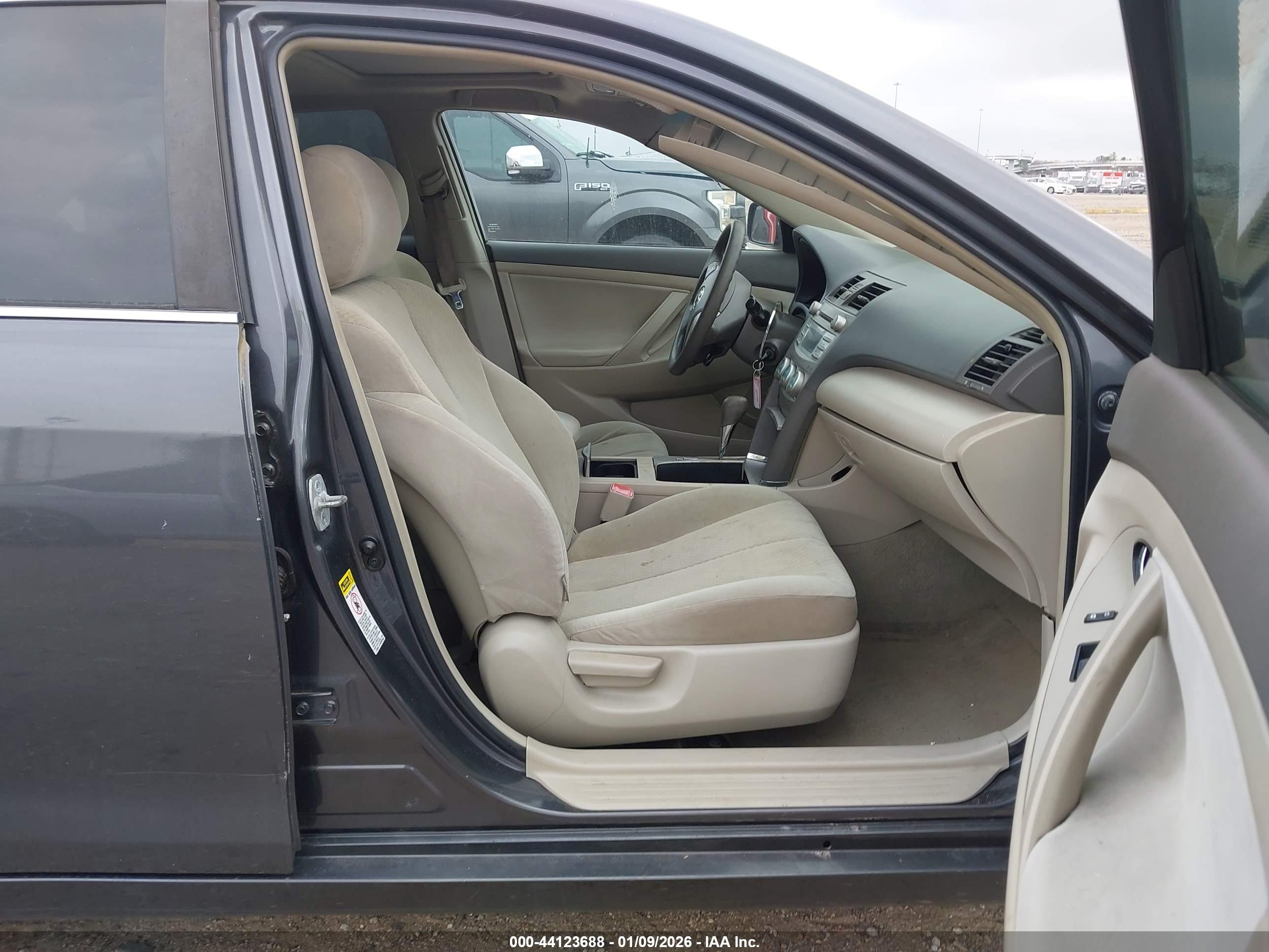 TOYOTA CAMRY image 5
