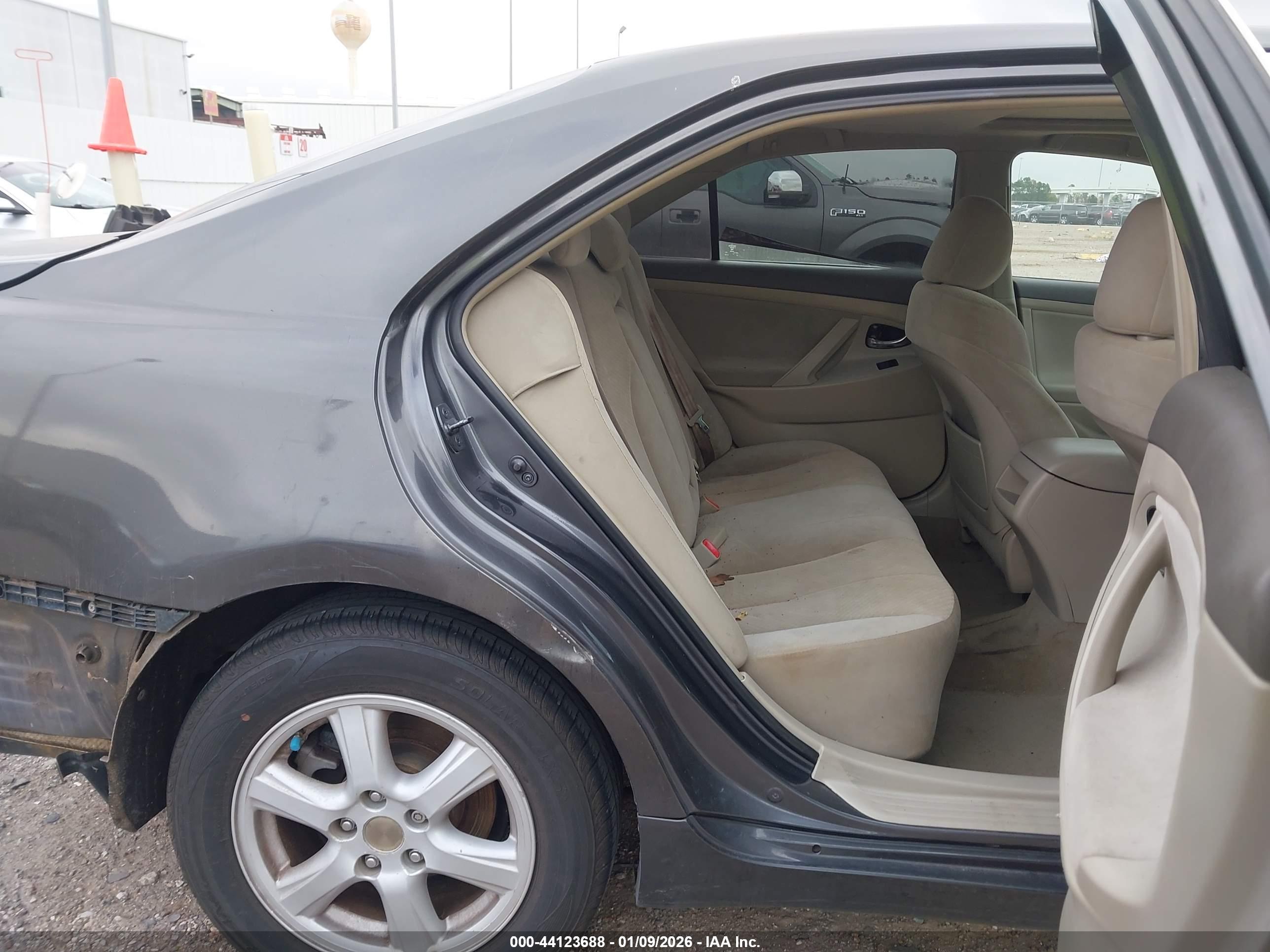TOYOTA CAMRY image 8