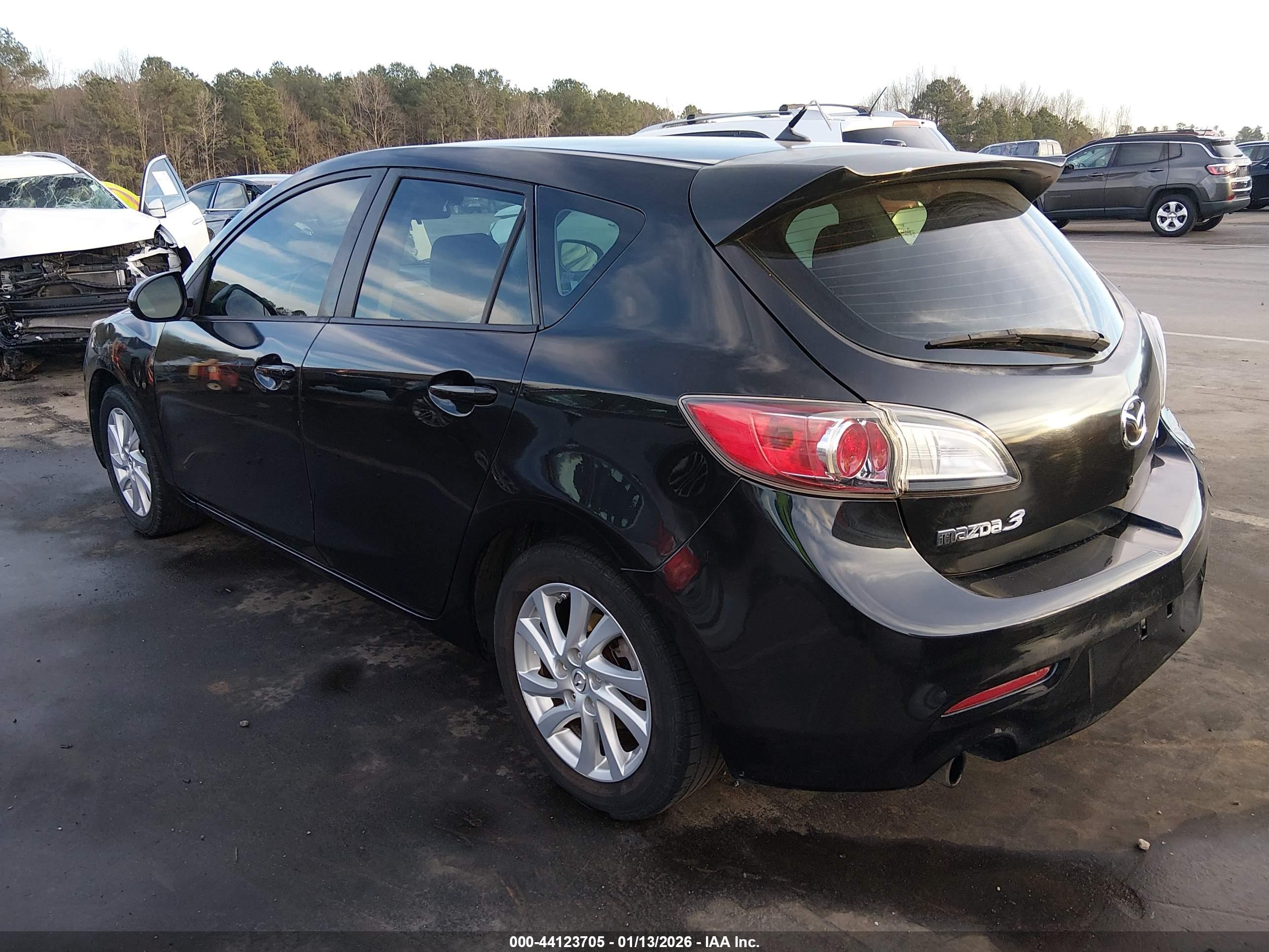 MAZDA MAZDA3 image 3