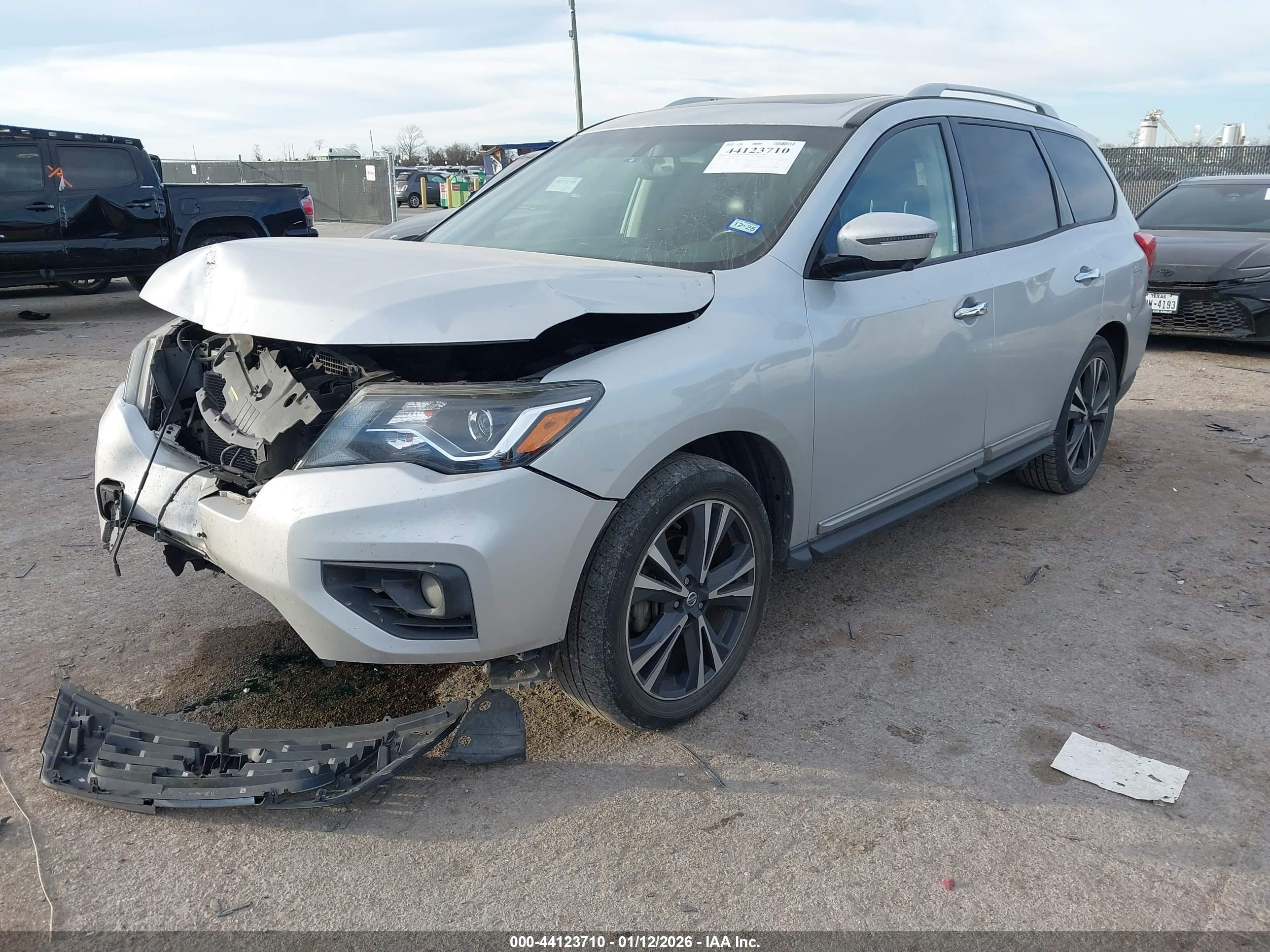 NISSAN PATHFINDER image 2