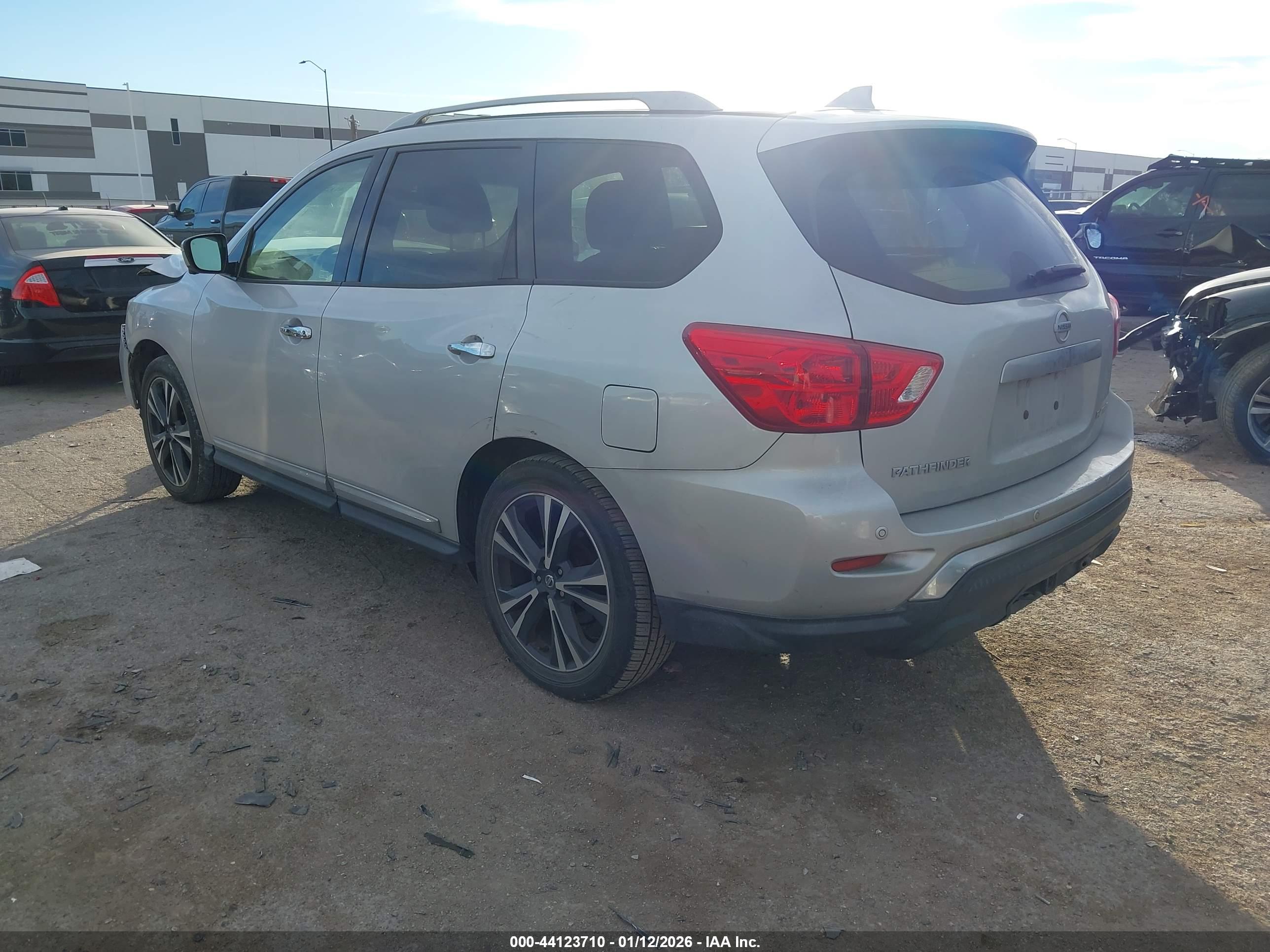 NISSAN PATHFINDER image 3