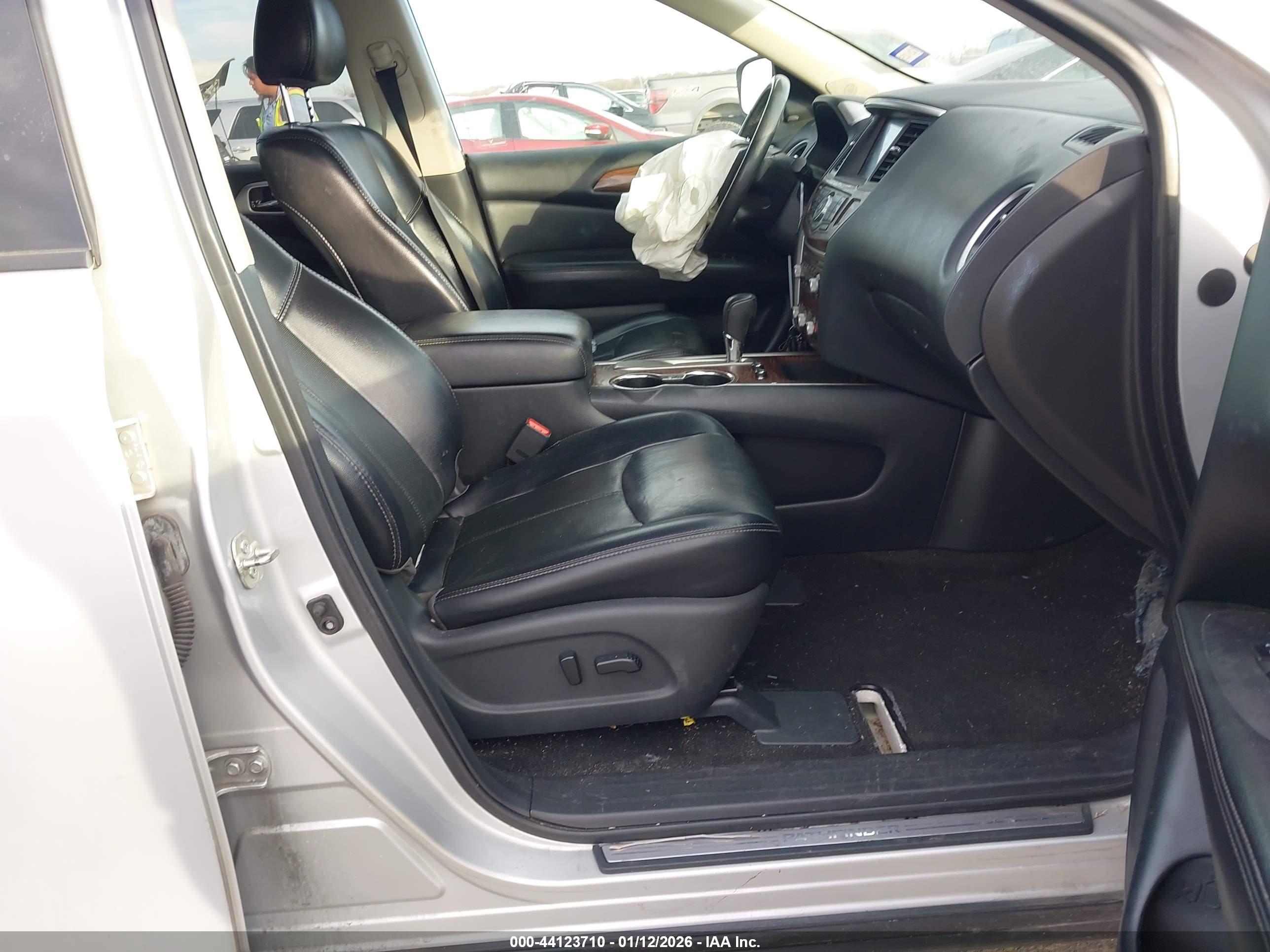 NISSAN PATHFINDER image 5