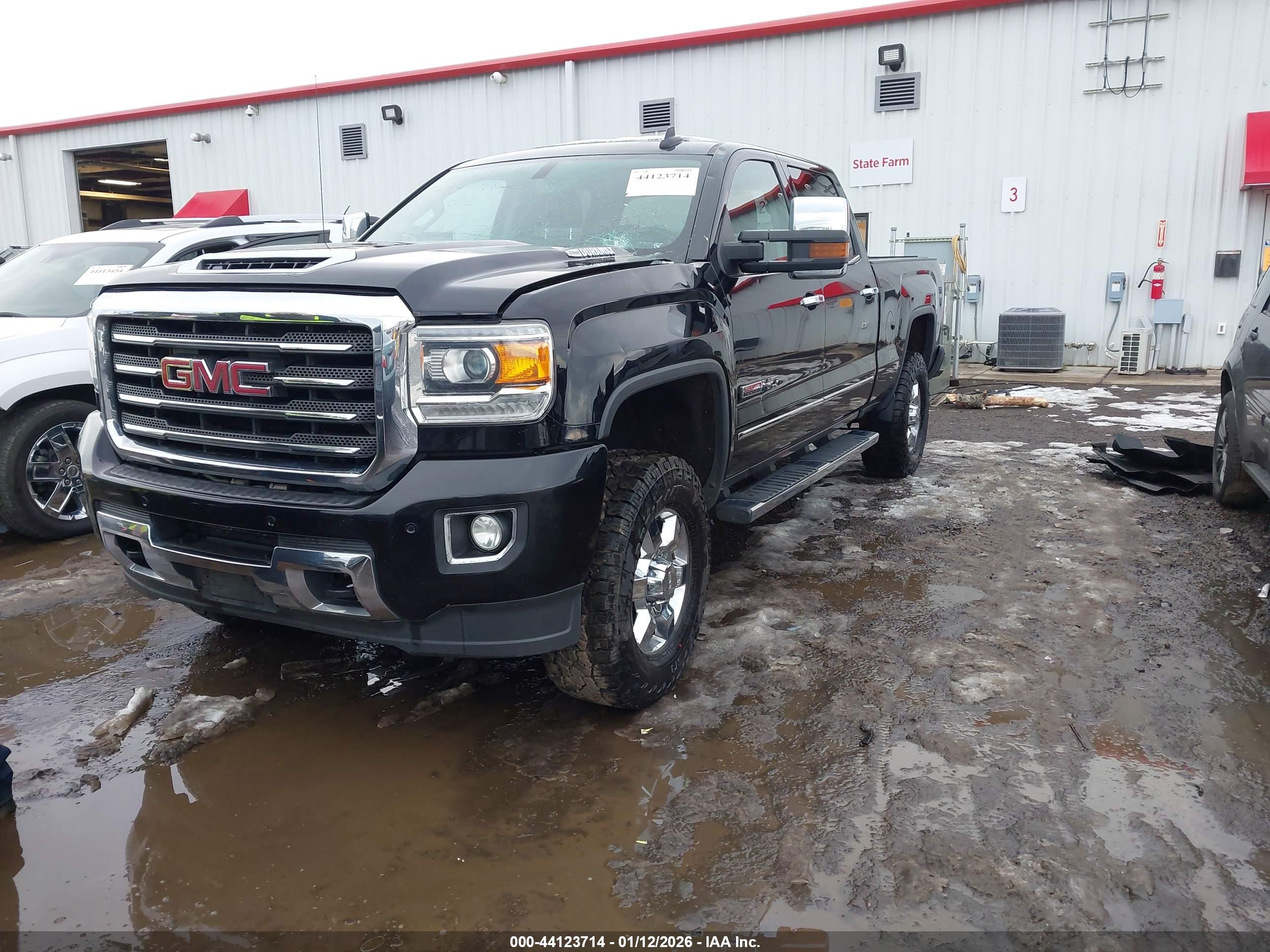 GMC SIERRA image 2
