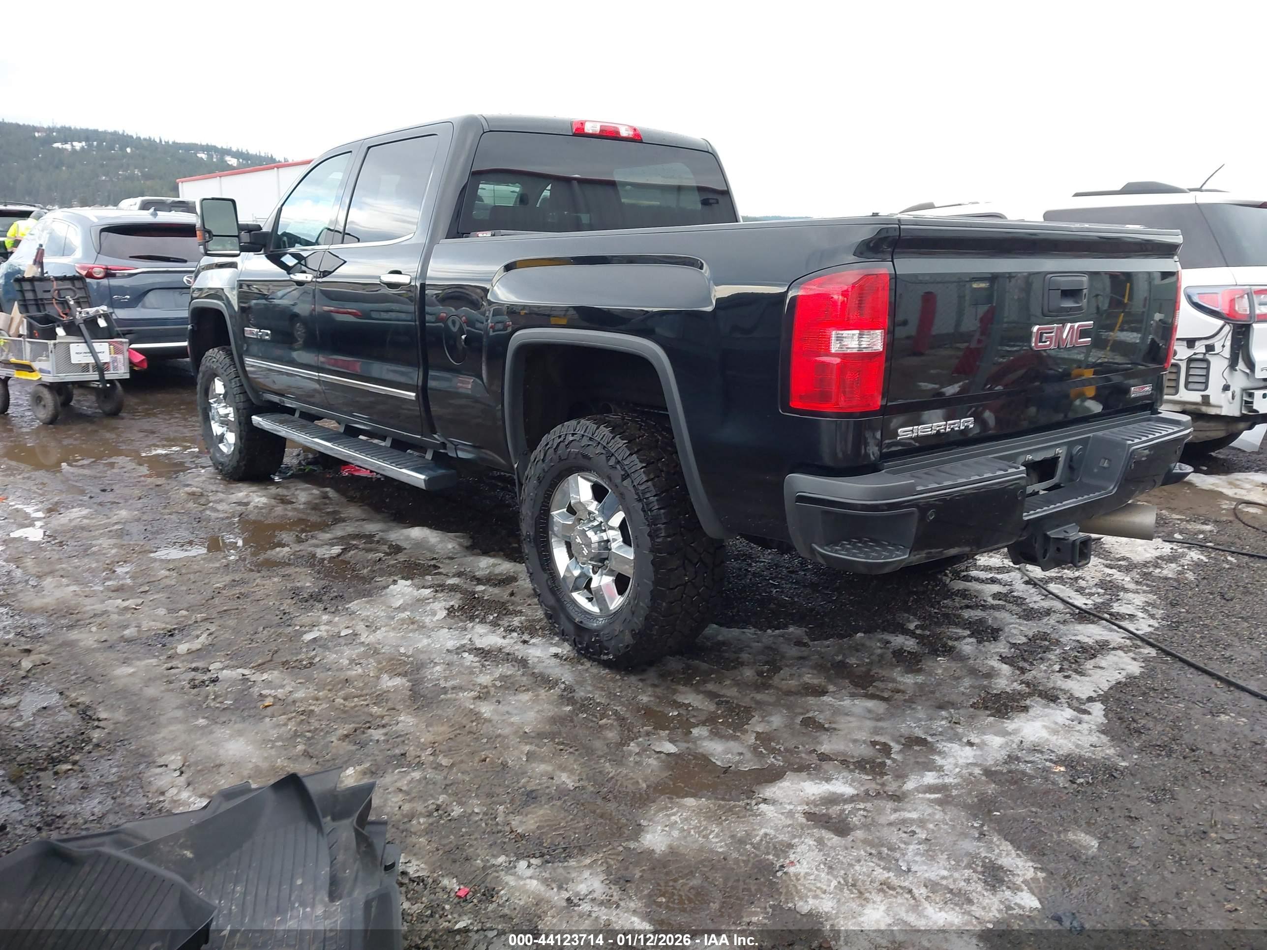 GMC SIERRA image 3