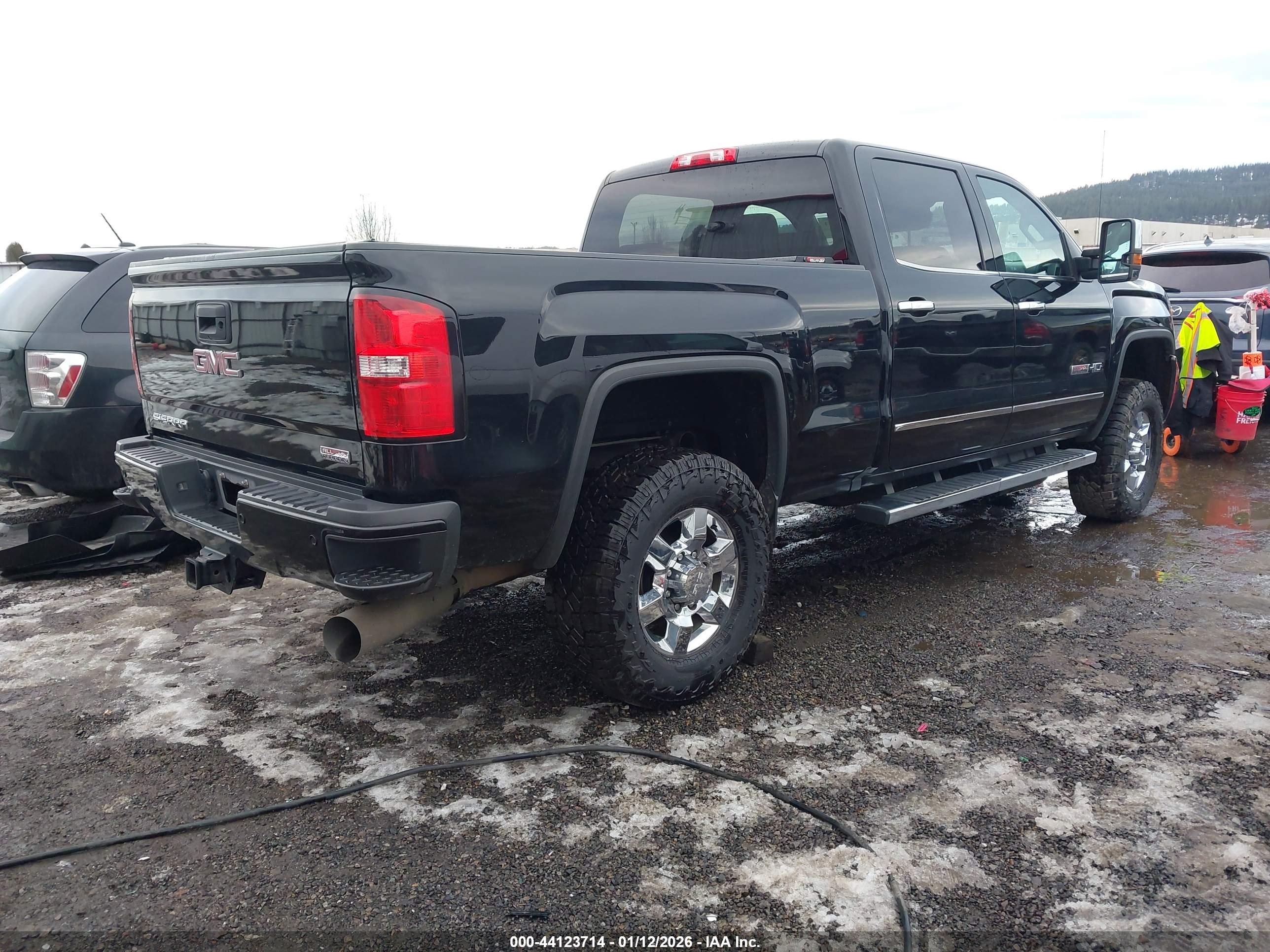 GMC SIERRA image 4